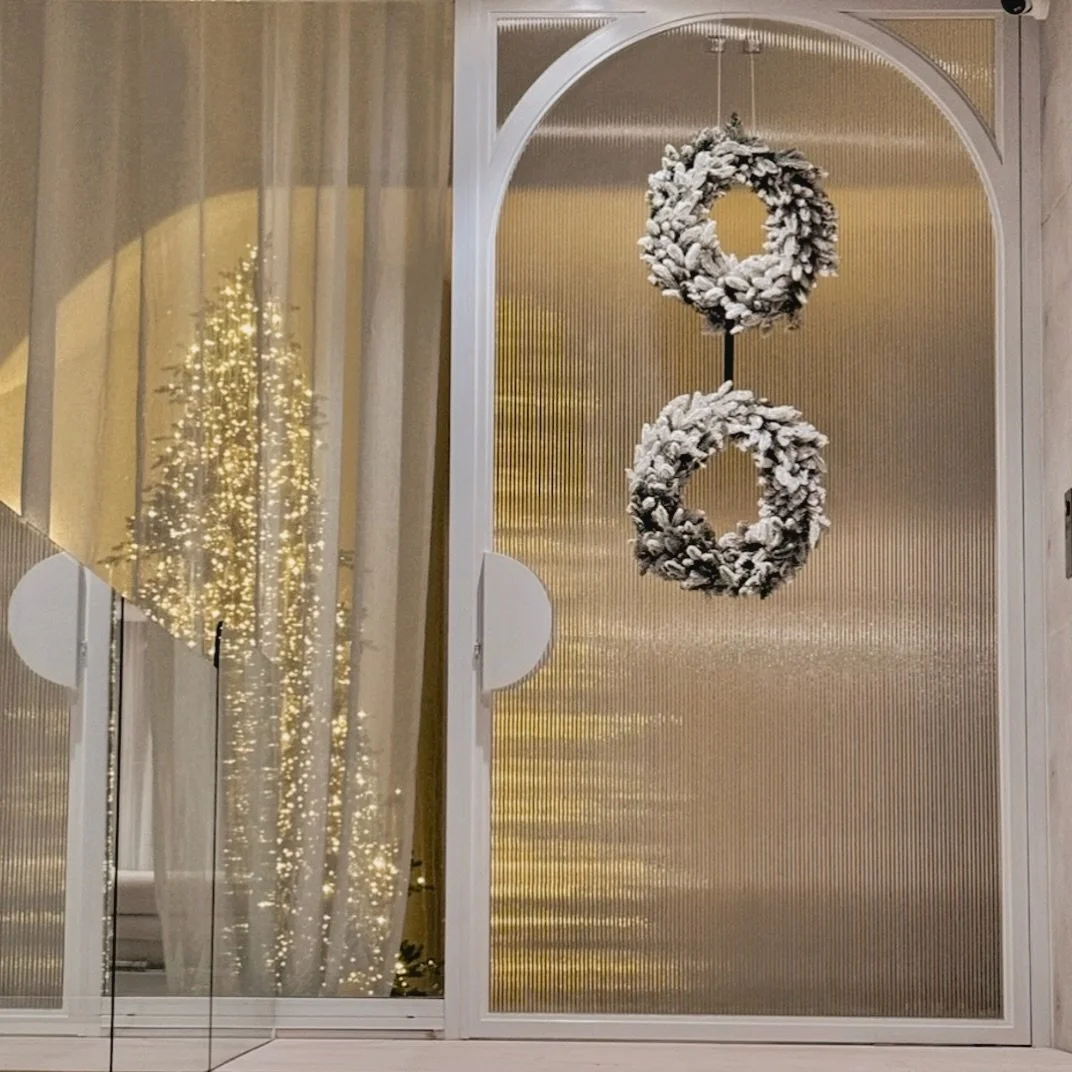 Every Christmas season teaches us something new. Grateful for another year of creating beautiful spaces ✨

𝒯𝒽𝑒 𝒯𝓇𝑒𝑒 𝒟𝓇𝑒𝓈𝓈𝑒𝓇

.
.
.
.
.
#thetreedressers
#christmastree 
#christmasdecor 
#christmasdecorating
#christmas