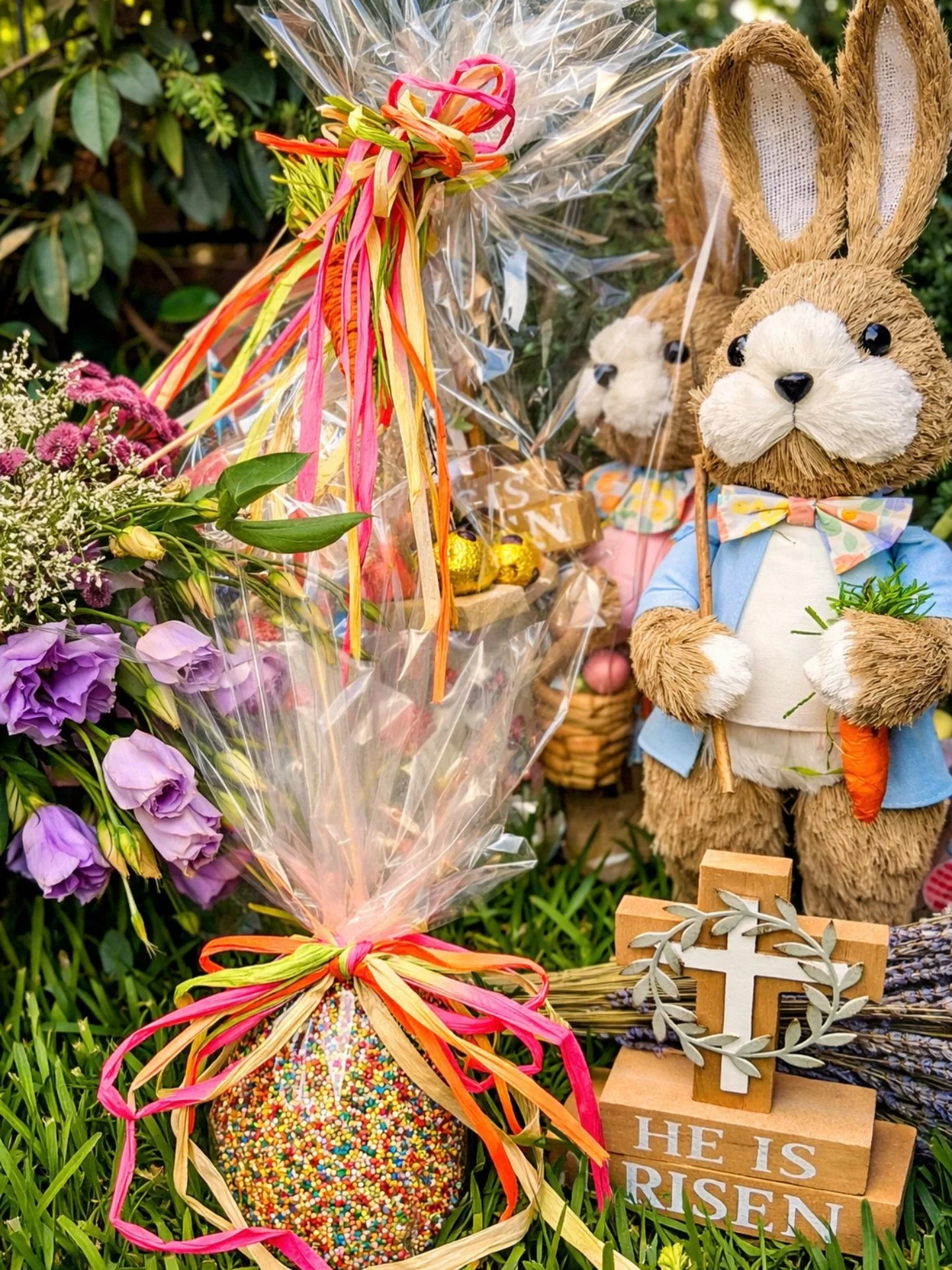 Easter, thoughtfully wrapped.

Sweet treats, lush florals and a beautiful reminder of the reason for season.. ✨

𝒯𝒽𝑒 𝒯𝓇𝑒𝑒 𝒟𝓇𝑒𝓈𝓈𝑒𝓇

#thetreedressers 
#easter 
#easterbasket 
#easteregg 
#eastereggs