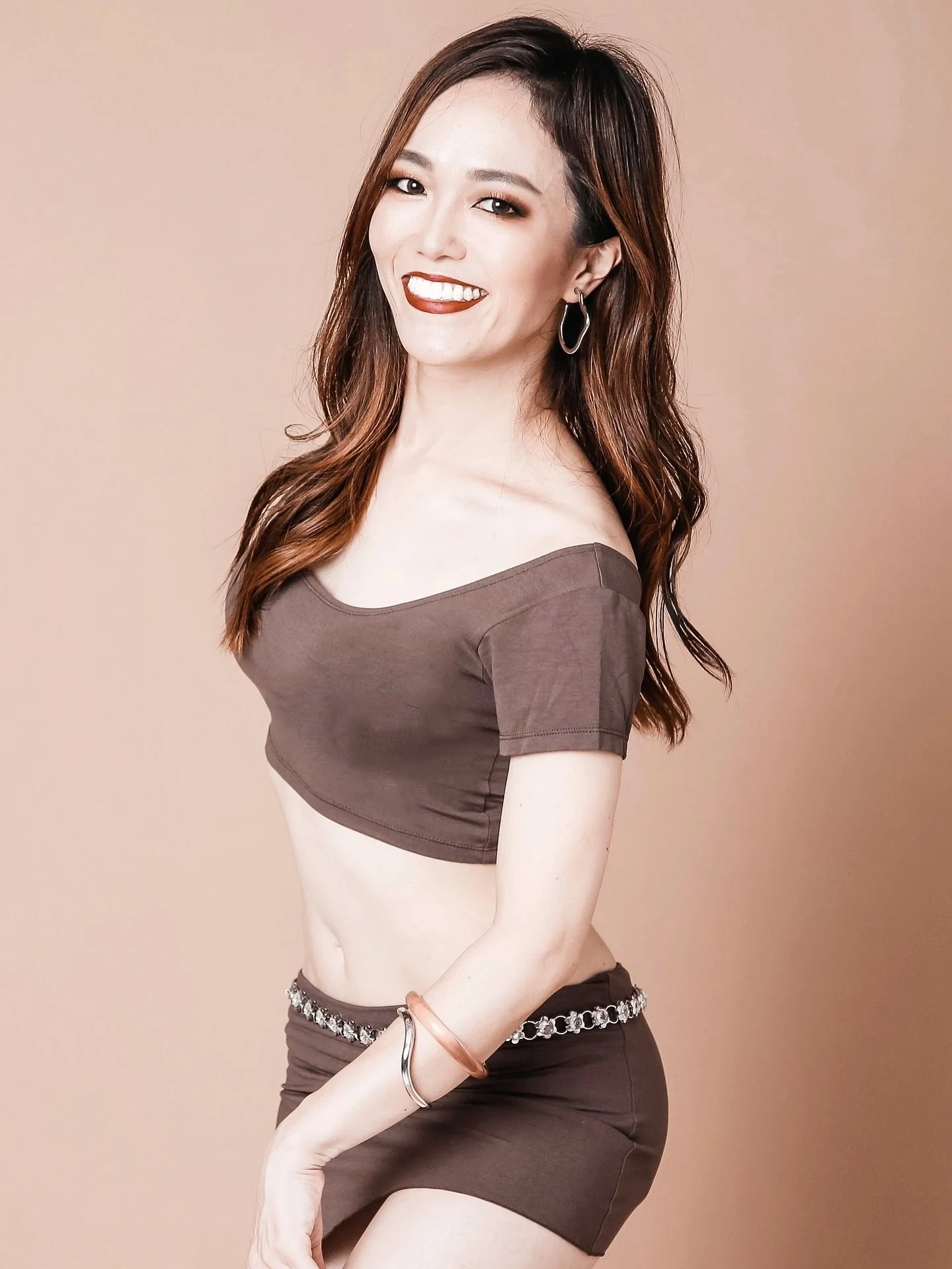 About me, @leeay___.33 LEEAY♡

She discovered Oriental dance in 2008 and got her training with professional dancers and choreographer: Anasma, Dalia Carella and Ranya Ren&eacute;e in New York City.
She has shown her talent in many aspects and a great