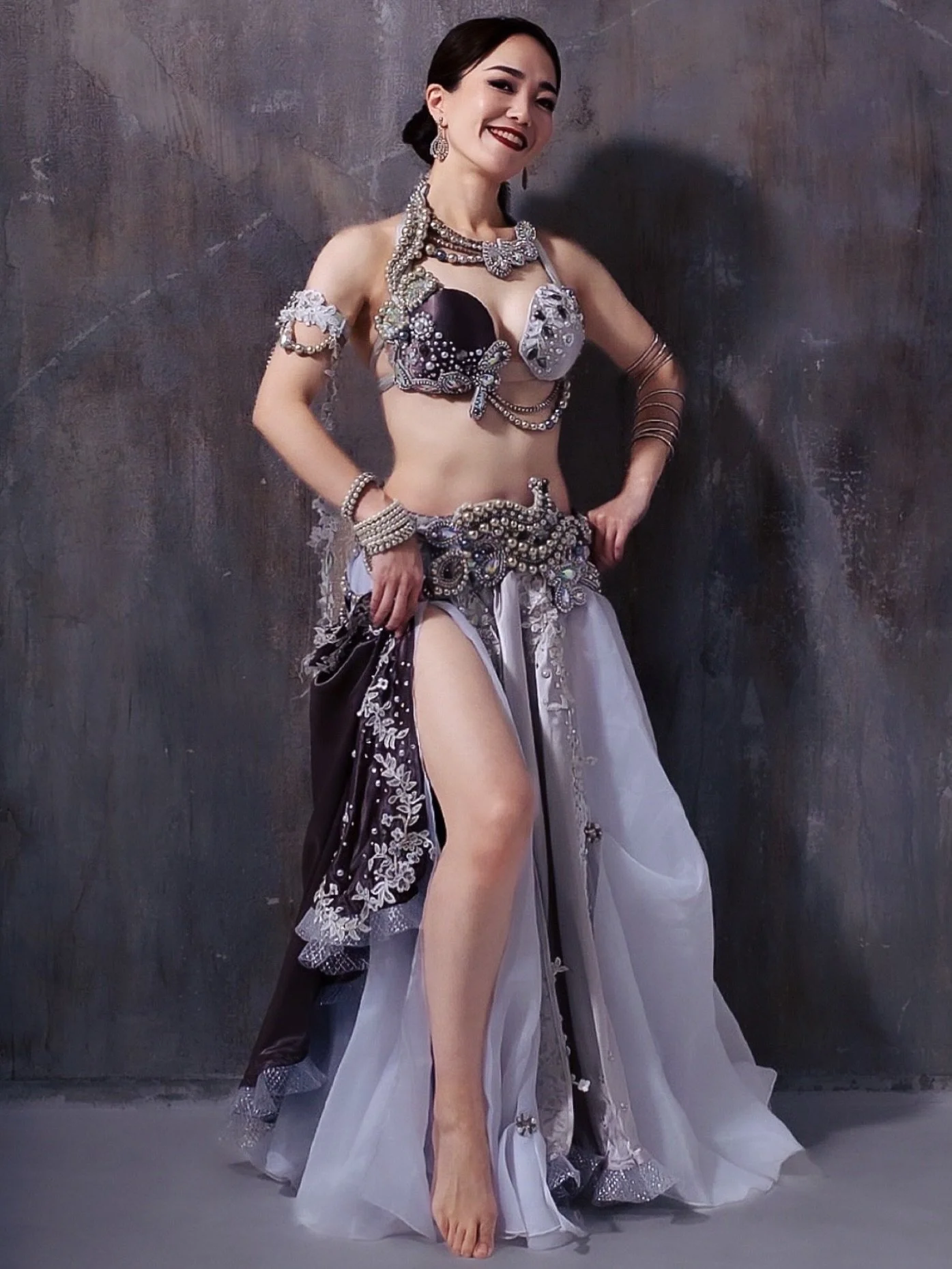 Movement is my language.
The stage is my canvas.

Available for performances,
creative collaborations,
and group and private dance lessons.

Inquiries via DM.

#danceartist 
#performanceartist 
#stagepresence 
#orientaldance