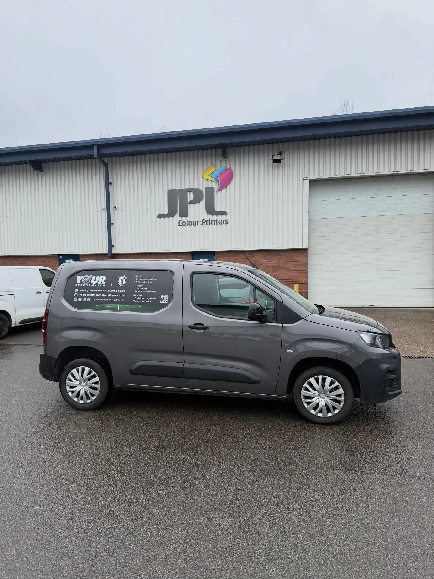 The Your Performance van has a new look 🤩

With unbelievable help from JPL Print, our van now proudly boasts Your Performance, YPFC and everything else that we deliver 👊

Take a look at the printing process by swiping left to see the van during its