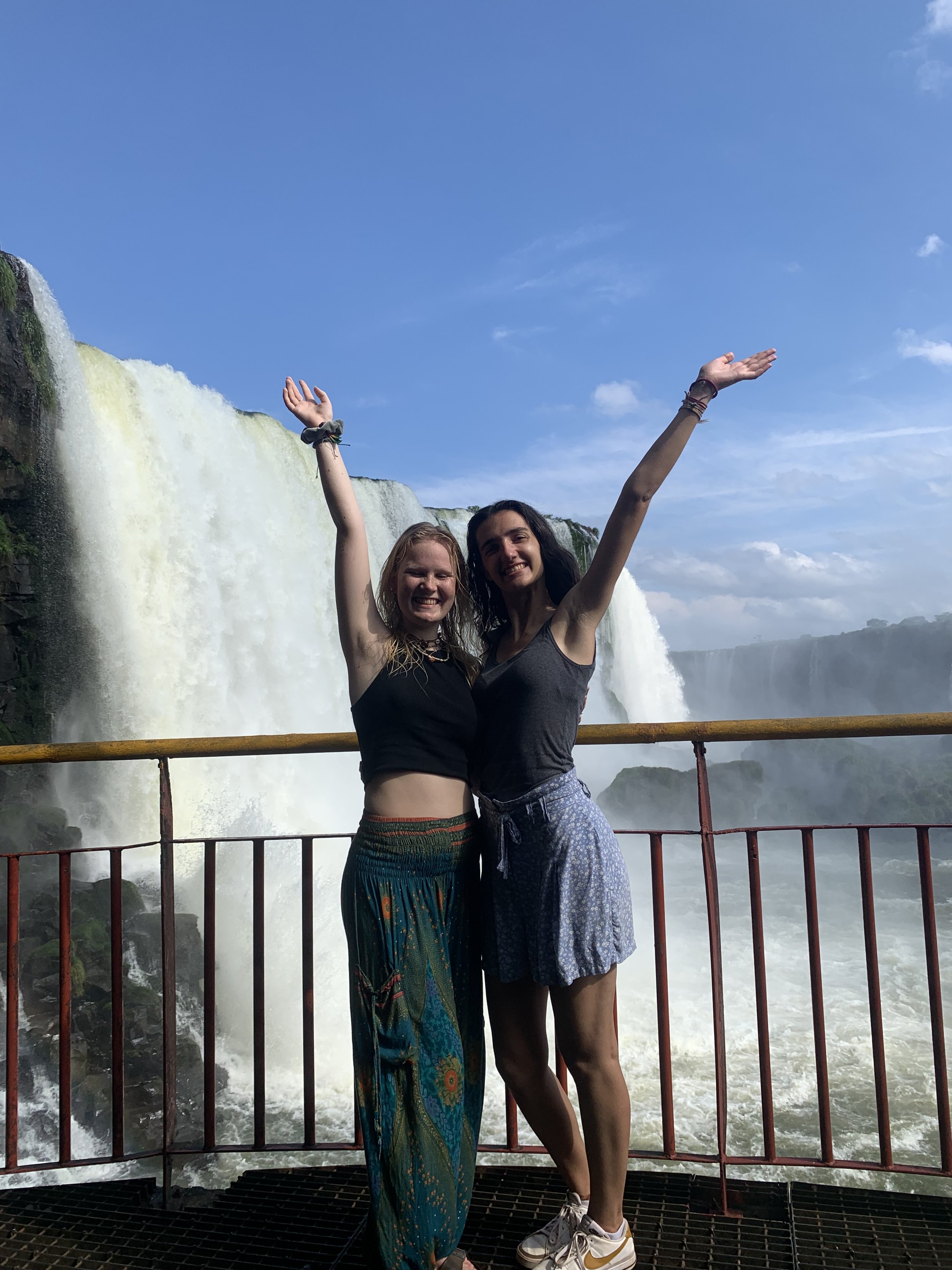 Thea reist mit ihrer Mitfreiwilligen nach „puerto iguazú“. Die Wasserfälle im Norden des Landes sind spektakulär.