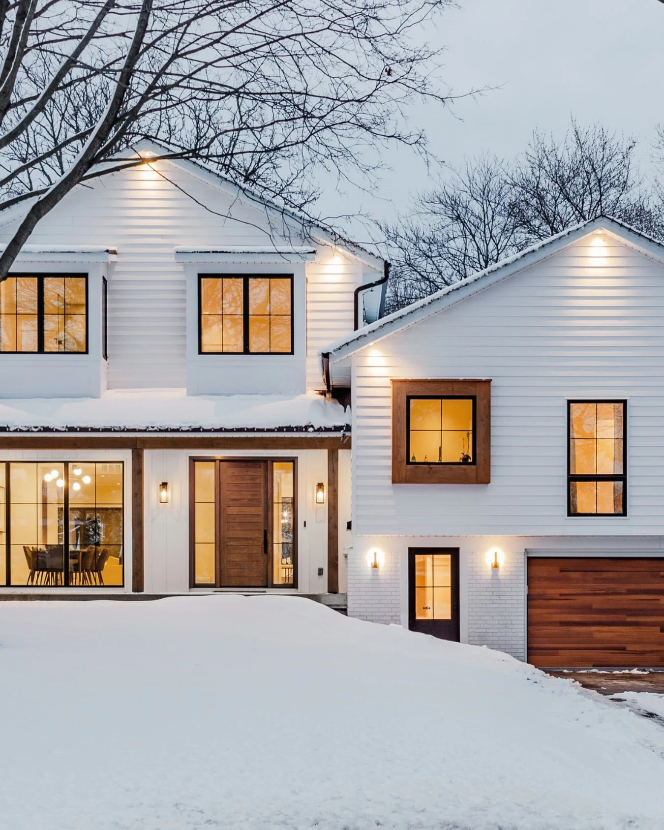 Project Hilton ❄️ Winter magic, right at your doorstep. A modern farmhouse wrapped in a winter blanket &ndash; crisp white siding, striking black windows, and thoughtful design details that make this home both timeless and inviting.
&bull;
&bull;
&bu