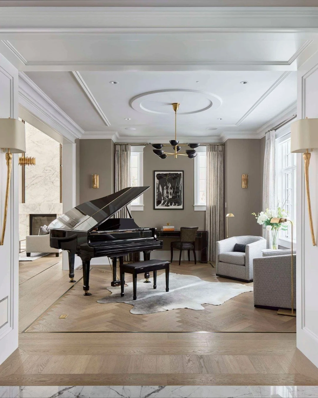 A country estate in Milton, Ontario, where old and new are indiscernible. 

Responding to the scale and beauty of the surrounding landscape, a soaring living room addition expands the heart of the home, while carefully considered finishes respect its