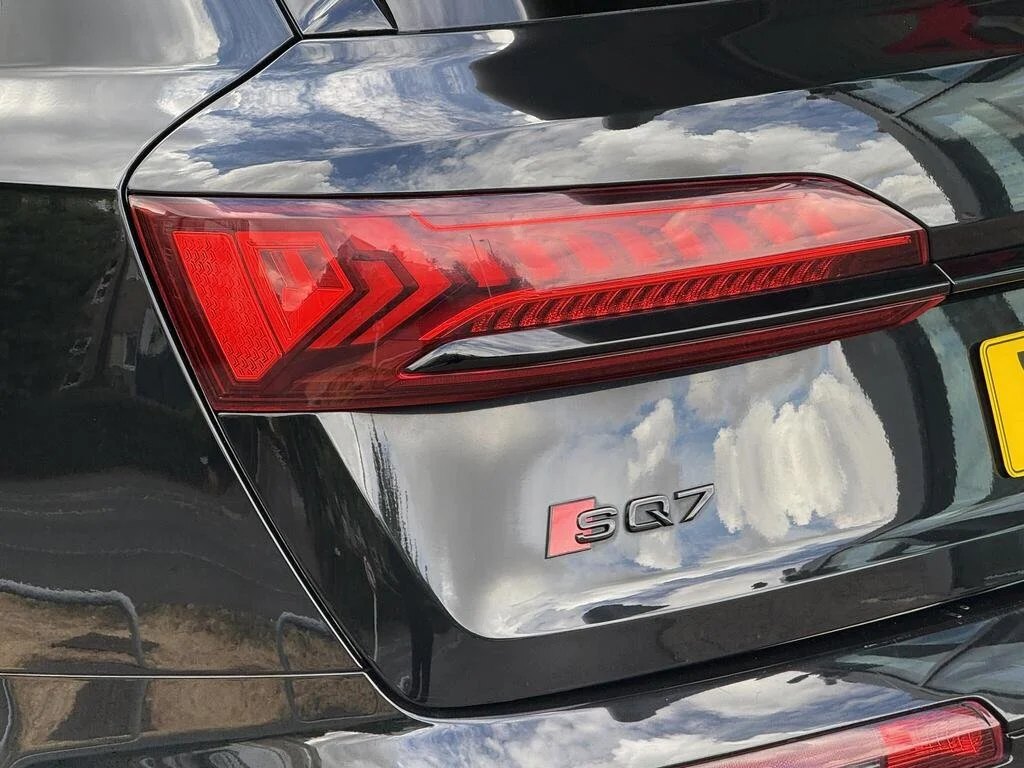 SQ7 17.jpg