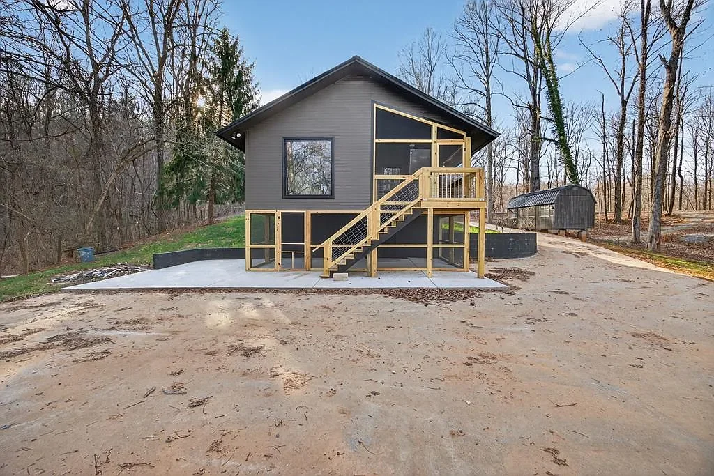 804 Standing Stone Park Hwy