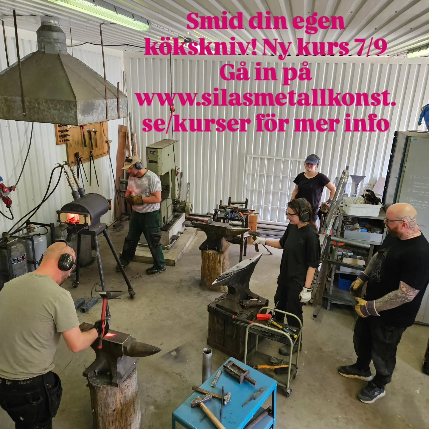 Nu &auml;r det dags igen! 😁⚒️ Den 7/9 k&ouml;r jag f&ouml;rsta kursen f&ouml;r s&auml;songen. 
Passa p&aring; att boka en fantastiskt kul upplevelse och f&aring; en fantastisk egensmidd k&ouml;kskniv p&aring; k&ouml;pet! G&aring; in p&aring; www.sil