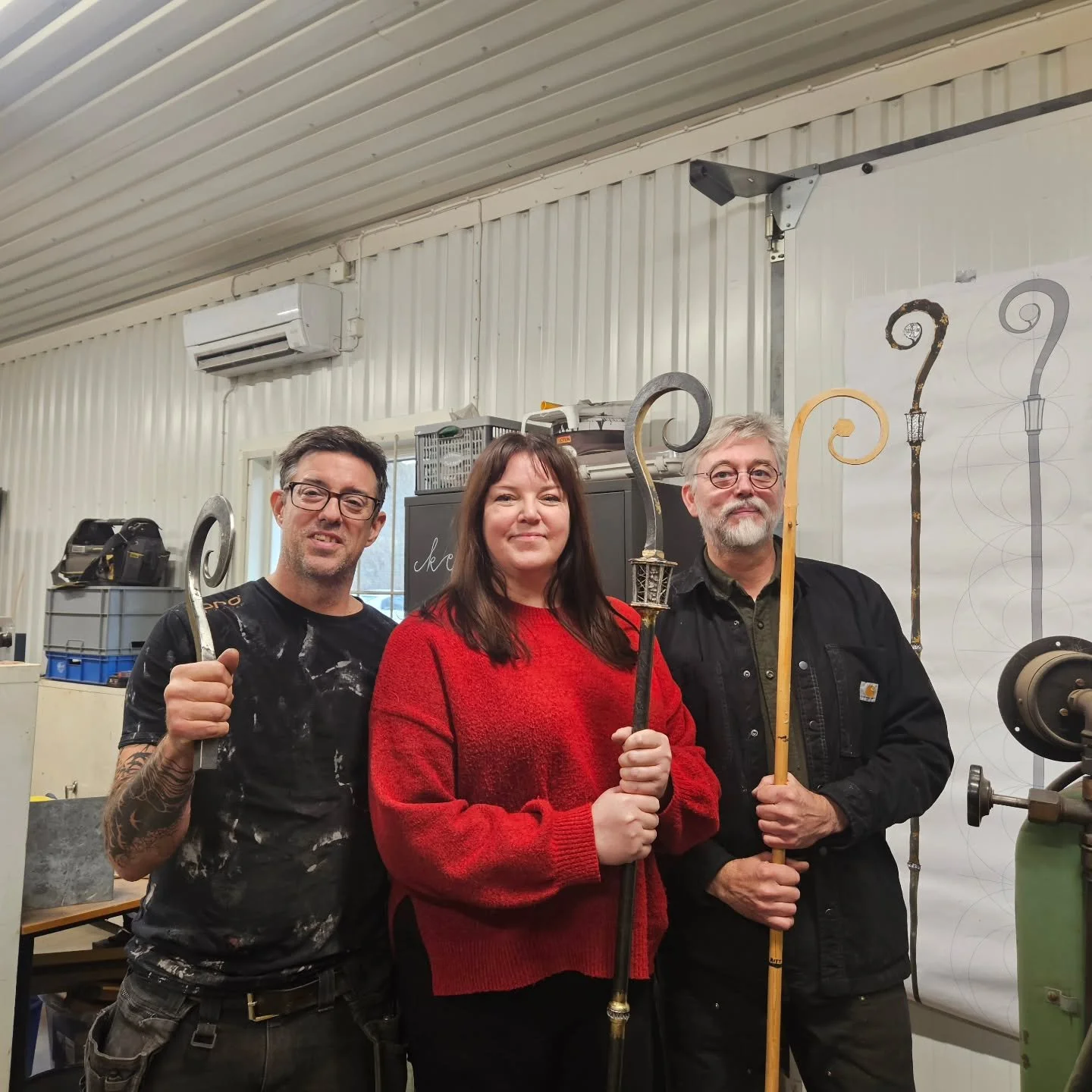 K&auml;rt &aring;terseende av Kr&auml;klan, @peterjohnssonswordsmith och @m_o_n_a_w 
Jag och Peter blev intervjuade ang kr&auml;klan vi gjorde till Biskop @biskopkarin 
K&auml;nner mig stolt att ha framst&auml;llt denna nutida relik. 🤩