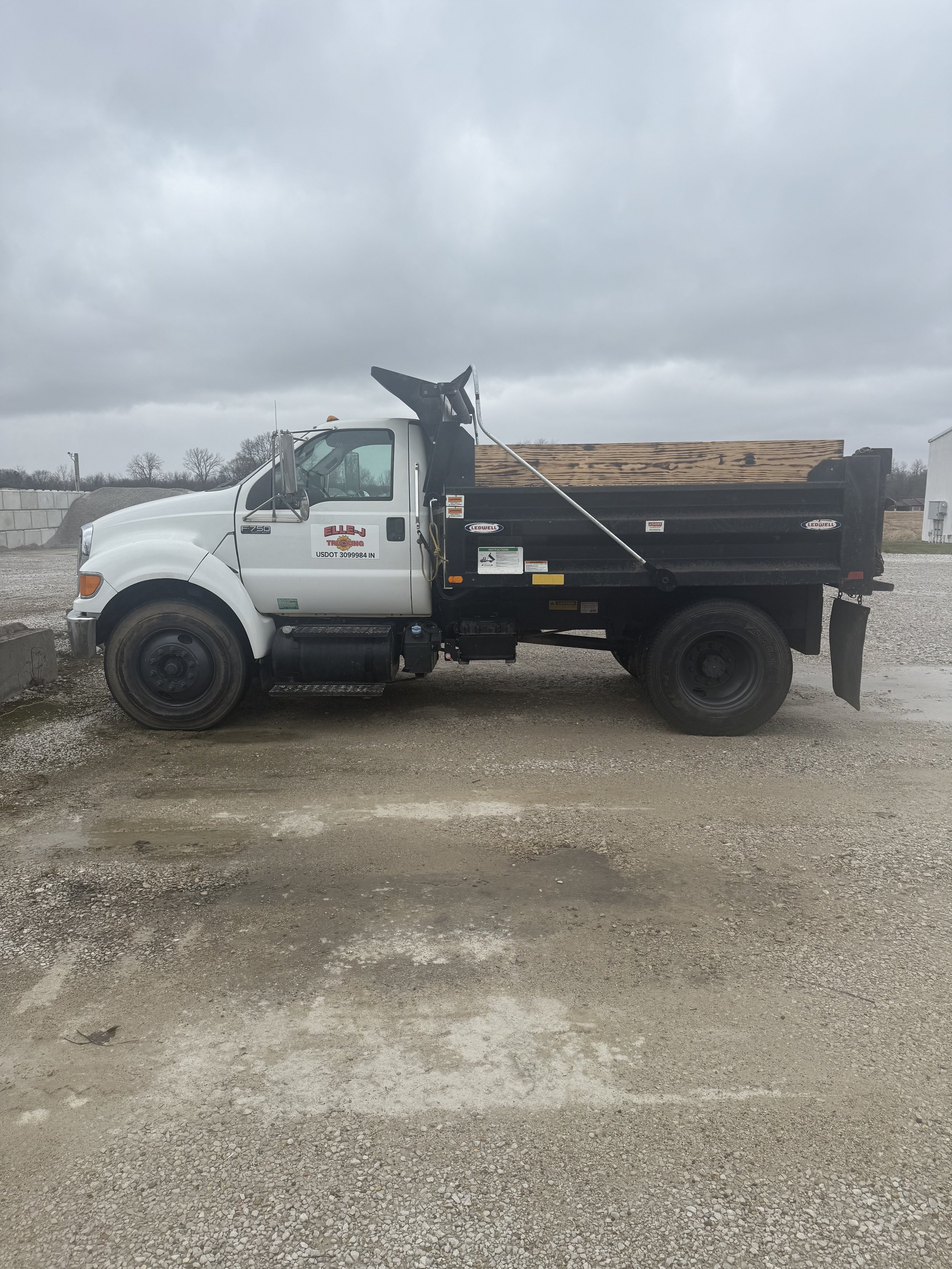 Single Axle Dump Truck