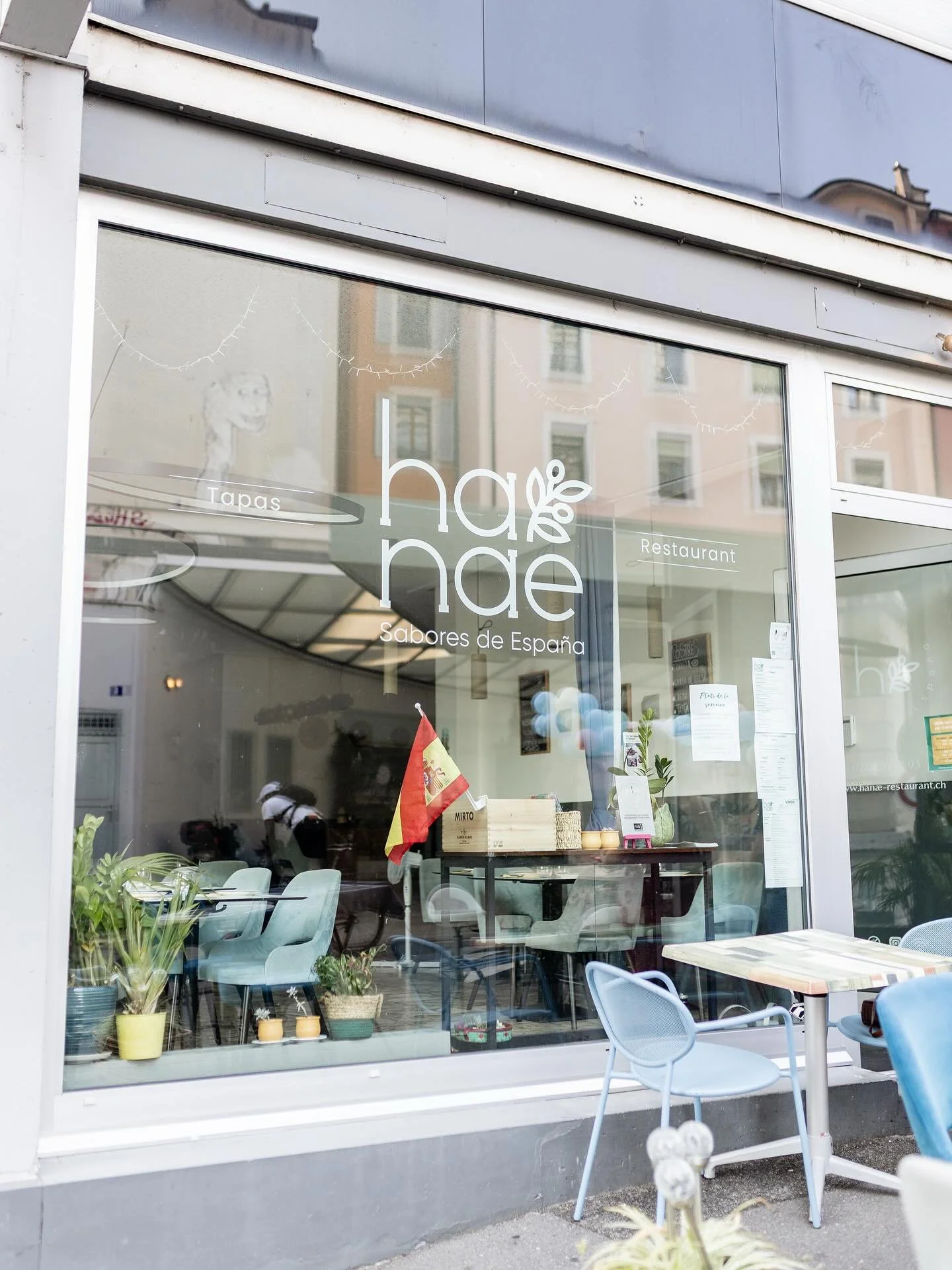 On l&rsquo;a fait. Et en couleur ! 🎉

Le 19 juin, Genuine Gen&egrave;ve s&rsquo;est retrouv&eacute;e chez Hanae pour une soir&eacute;e aux airs d&rsquo;Espagne &ndash; joyeuse, festive, bien m&eacute;rit&eacute;e apr&egrave;s ces mois bien remplis ?