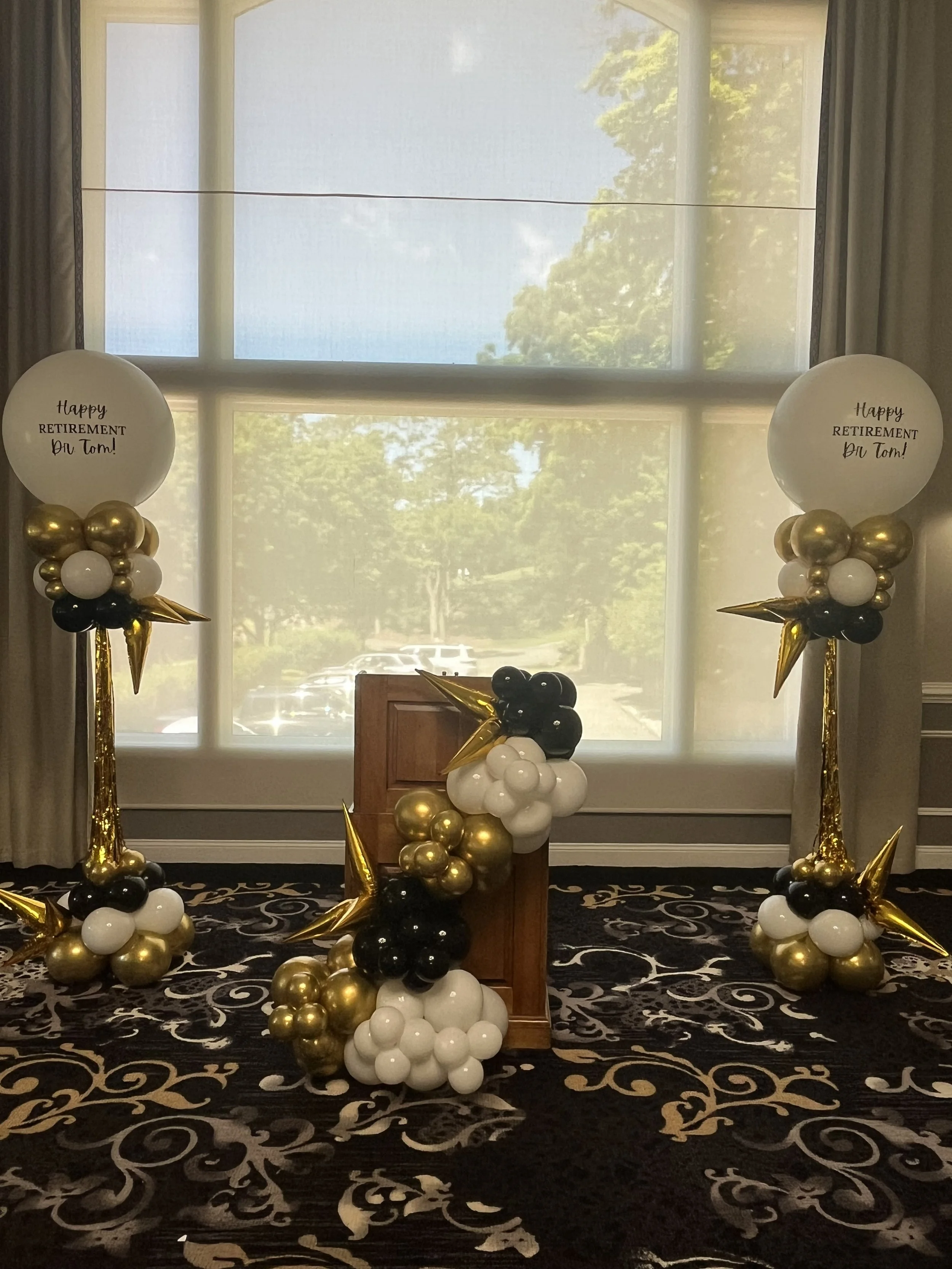Large Balloon Column & Organic Garland