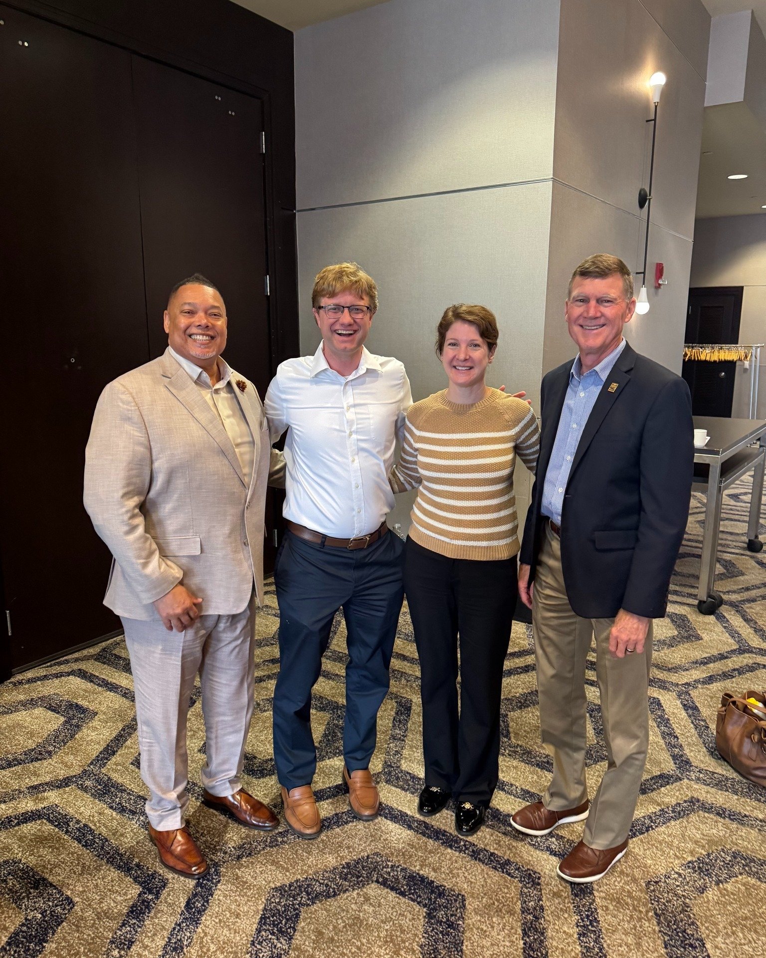 Great to be with our friends with the @oapse4  at their Executive Board meeting. Jana and I were glad to see old friends and make new ones during a fantastic discussion about delivering a democracy that stands up for public schools across our state. 