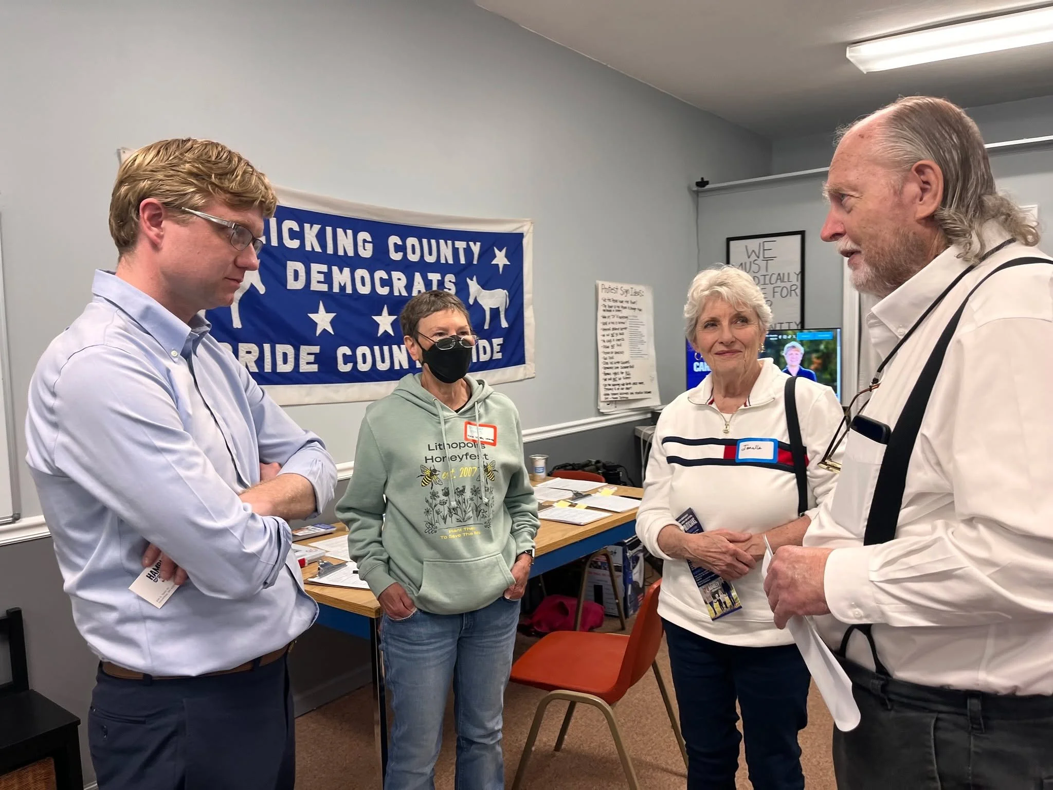 Thanks again to the @lickingcountydems for hosting a meet &amp; greet with me last week! Every stop we make, folks are fed up with feeling ignored by Washington and Columbus, and ready for new maps and an end to the corporate PAC influence taking the