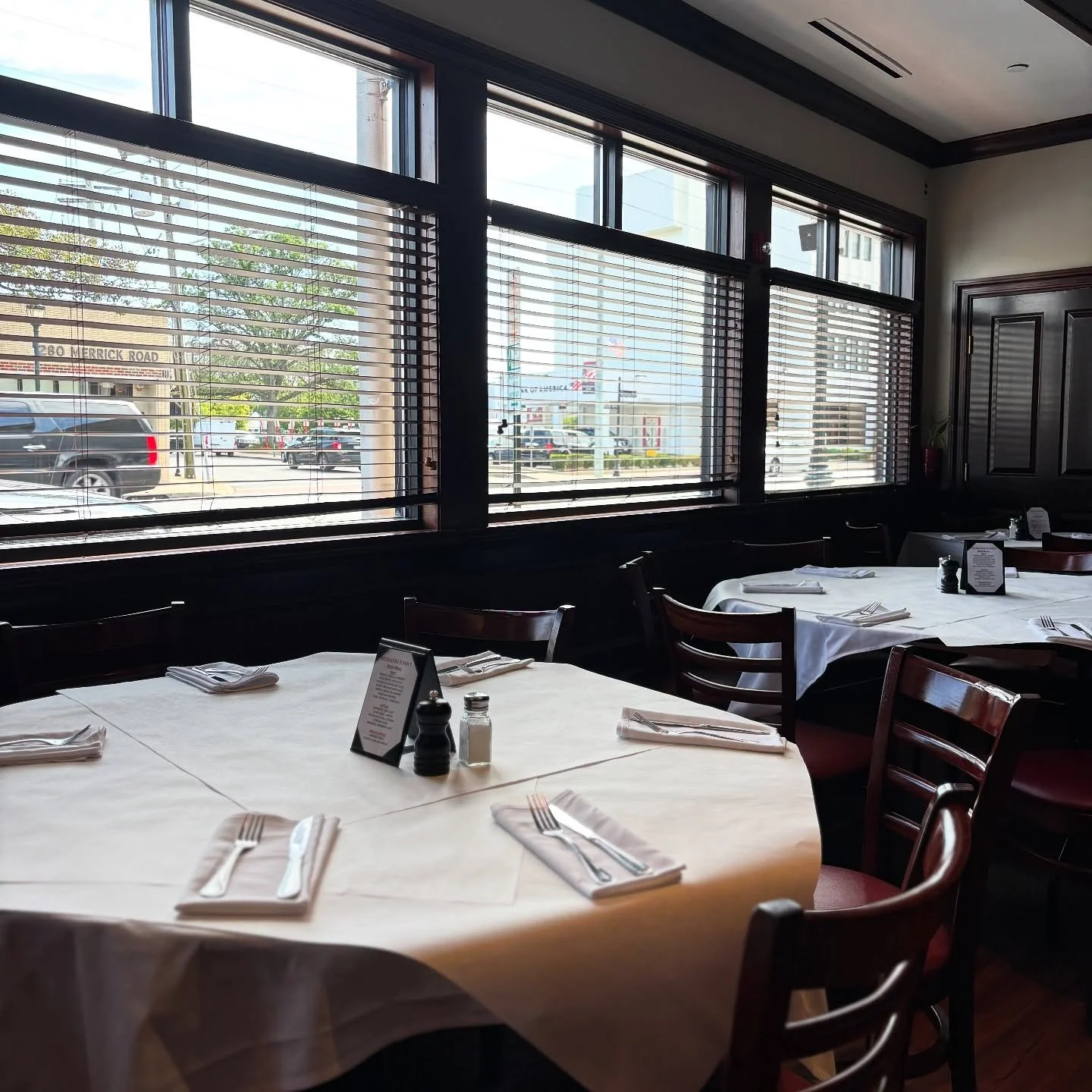 Reserve your table for Sunday dinner 🍽️ Link in bio!
#michaleenflynns #lynbrookny dinner #lunch