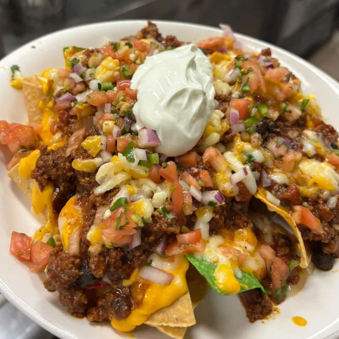 Let’s taco bout these NACHOS 🌮
📸 @key0nyx
#nachos #lynbrookny #longislandny #lieats #lunch #dinner #michaleenflynns