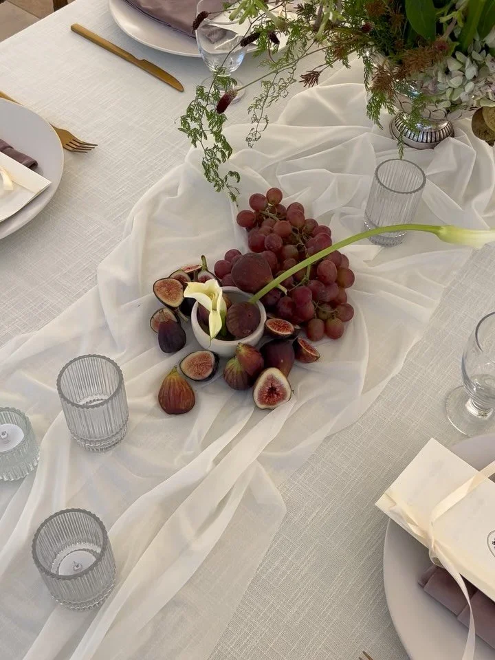 love me a lil fruit mound 
.
.
.

@uvumoa @burtonevents @bethanymoesel @diamondeventandtent