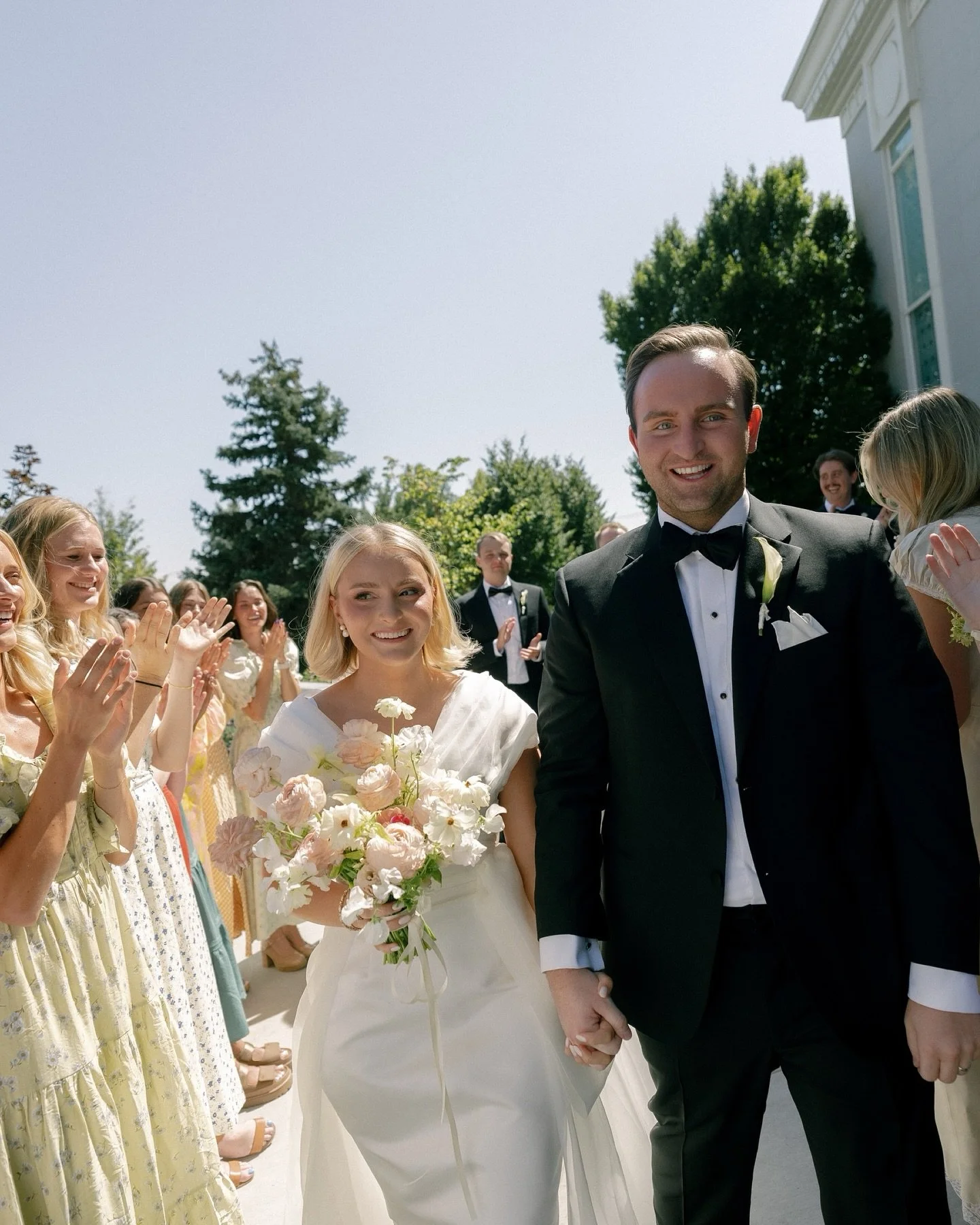 A Classy Couple >>>>>

Planning @burtonevents 
Photo @ashleyteresaweddings 
Florals @terrafloradesign 
Venue @uvumoa 
Bride @bethanymoesel 
Catering @culinarycrafts 
Rentals @diamondeventandtent 

Old World European Wedding | Antique C