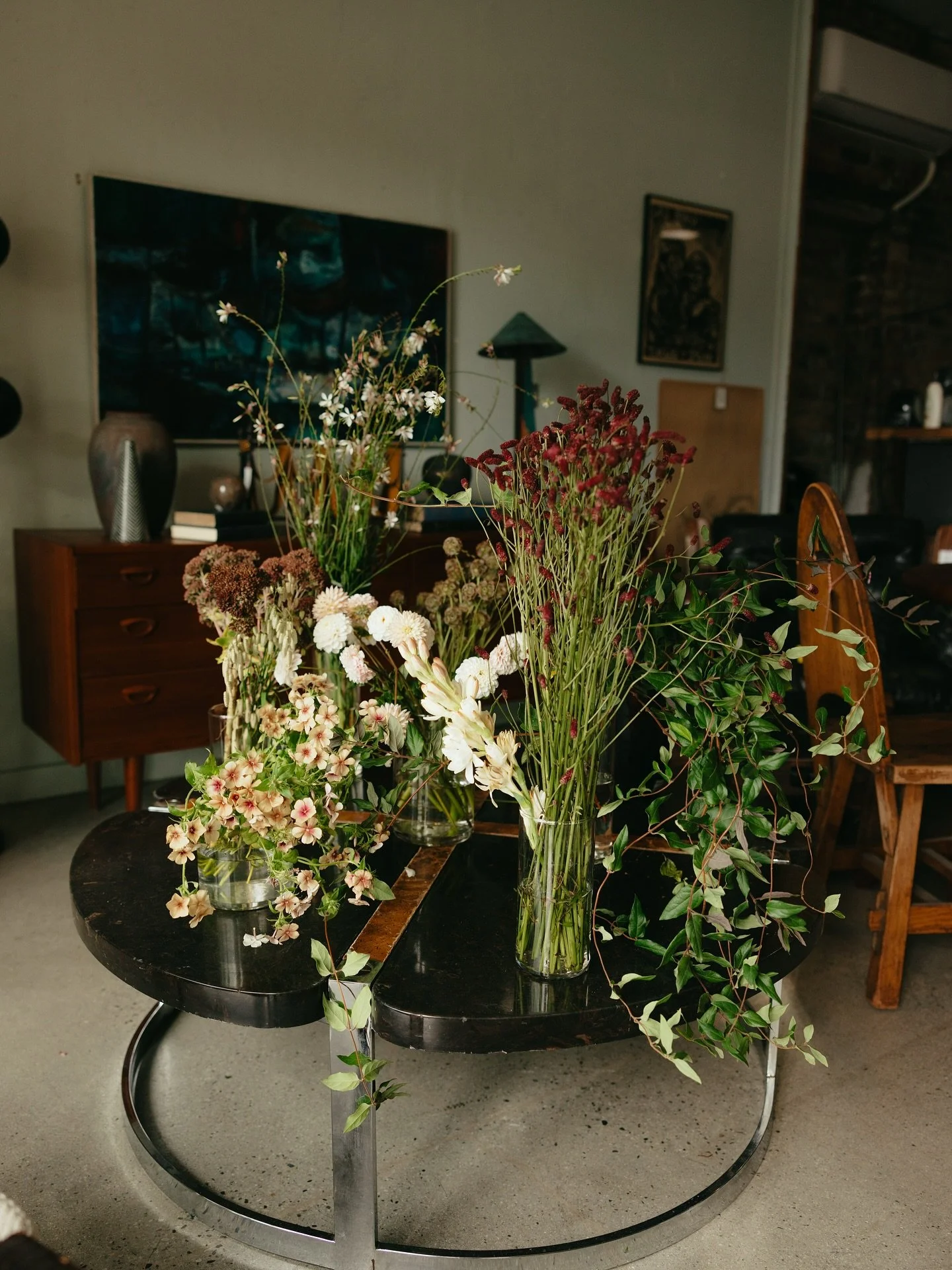 Behind the scenes film &mdash; the best fall has to offer , dahlia, phlox, mature honeysuckle >>>
&mdash; I don&rsquo;t know if I&rsquo;ll ever fully be over this 1:1 with @thefleurfete &amp; @clairetaylorphotography &amp; @strawberrymansion