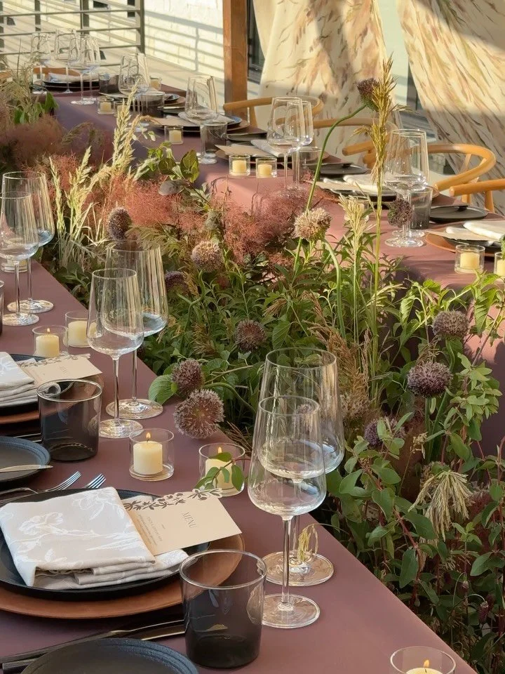 You will always catch me with a rich &amp; textural design &mdash; From the table meadow to an off-grid restaurant experience. 

@plumeeventco 
@heathernan 
@blueskyauberge 
@vaulteventrentalspc
@twelve30creative 
@emilymiquelonart 
@apettymusic