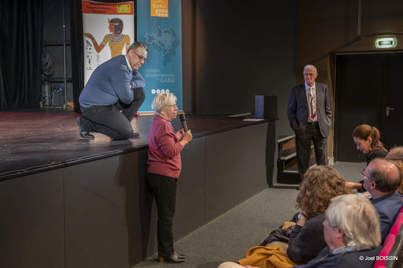 Béatrix Midant-Reynes au micro
