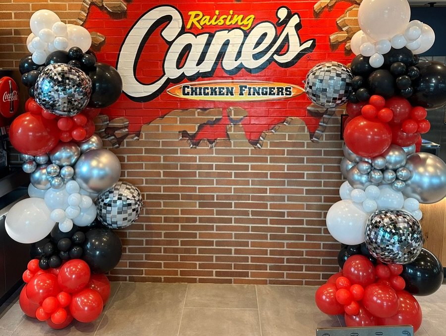 Excited to have one in town 🍗🤩👏
.
.
.
.
#Balloongarland #balloonwall #ballooncenterpieces #palmbeachballoons #balloonsbroward #balloonsmiami #babyshowerbroward #babyshowermiami #facepaintingmiami #facepaintingbroward #fortlauderdaleballoons #ballo