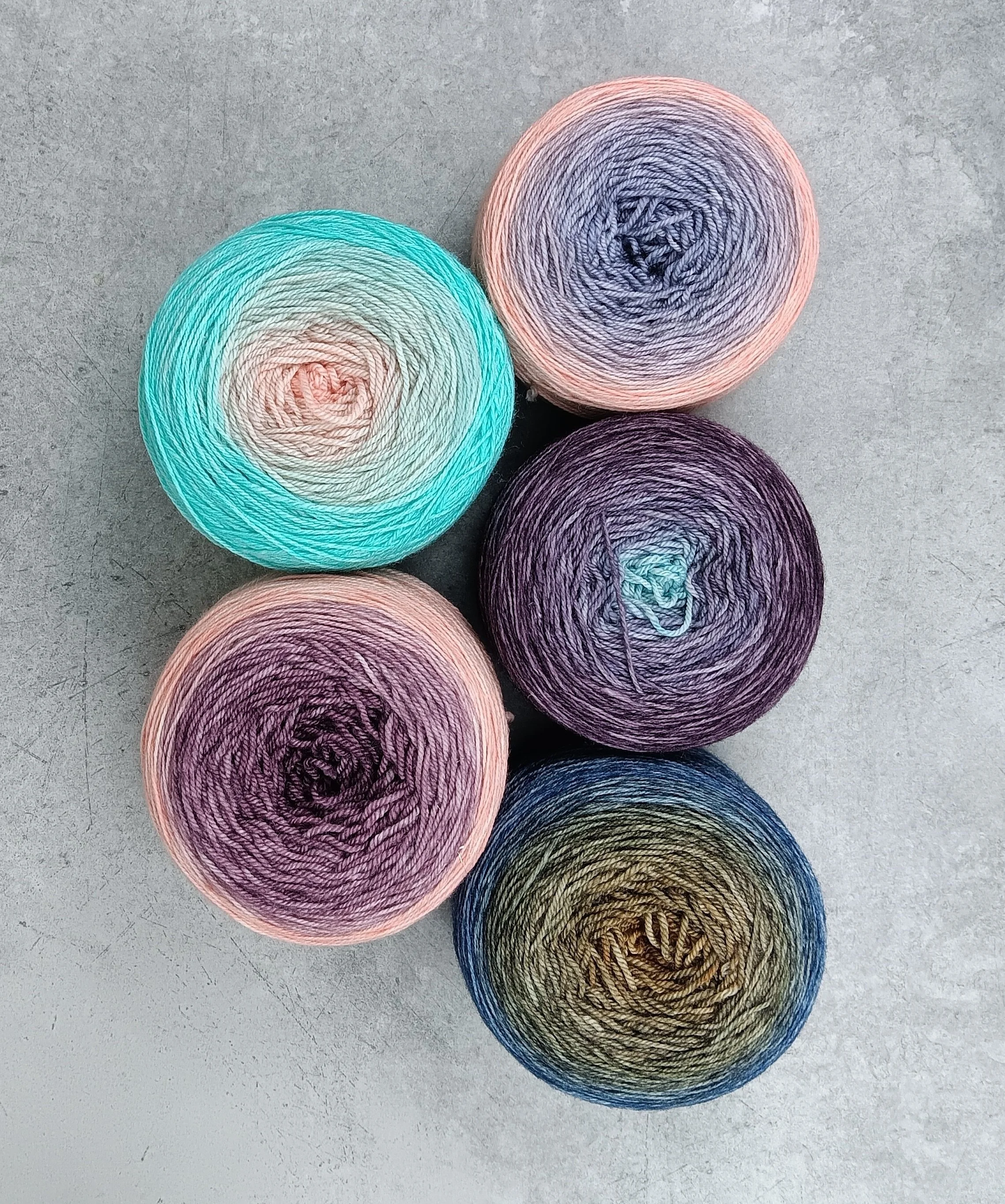 Vendor Spotlight:

Anne from Little Barn Studio will be joining us at the Folks &amp; Fibre Market on August 22nd 10am - 4pm at the Flare &rsquo;N Derrick! 
(131 Main St N, Turner Valley AB T0L 2A0)

@littlebarnstudio is a hand-dyed yarn business fro