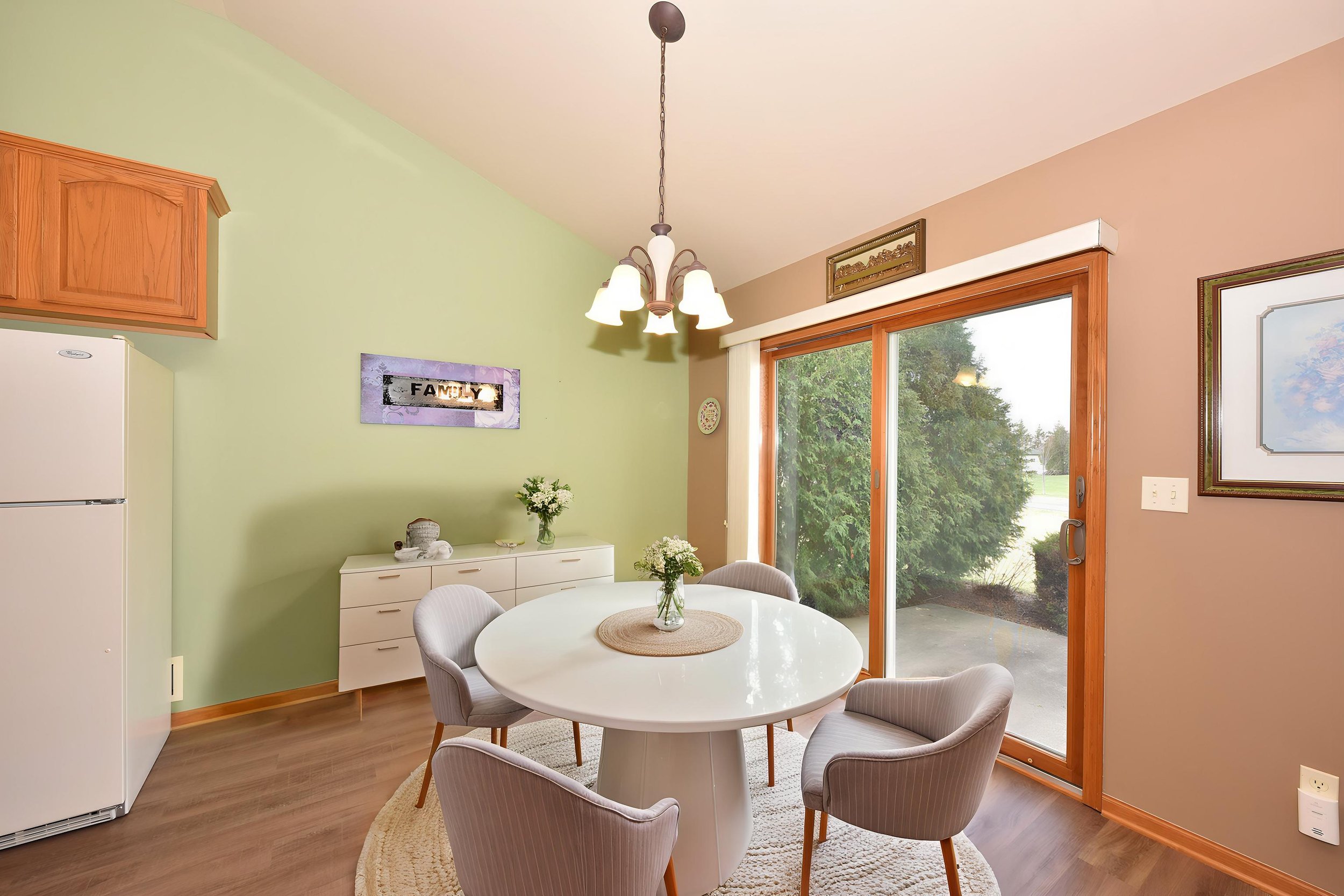EUP_9553 - Dining Room - Scandinavian - 1.jpg