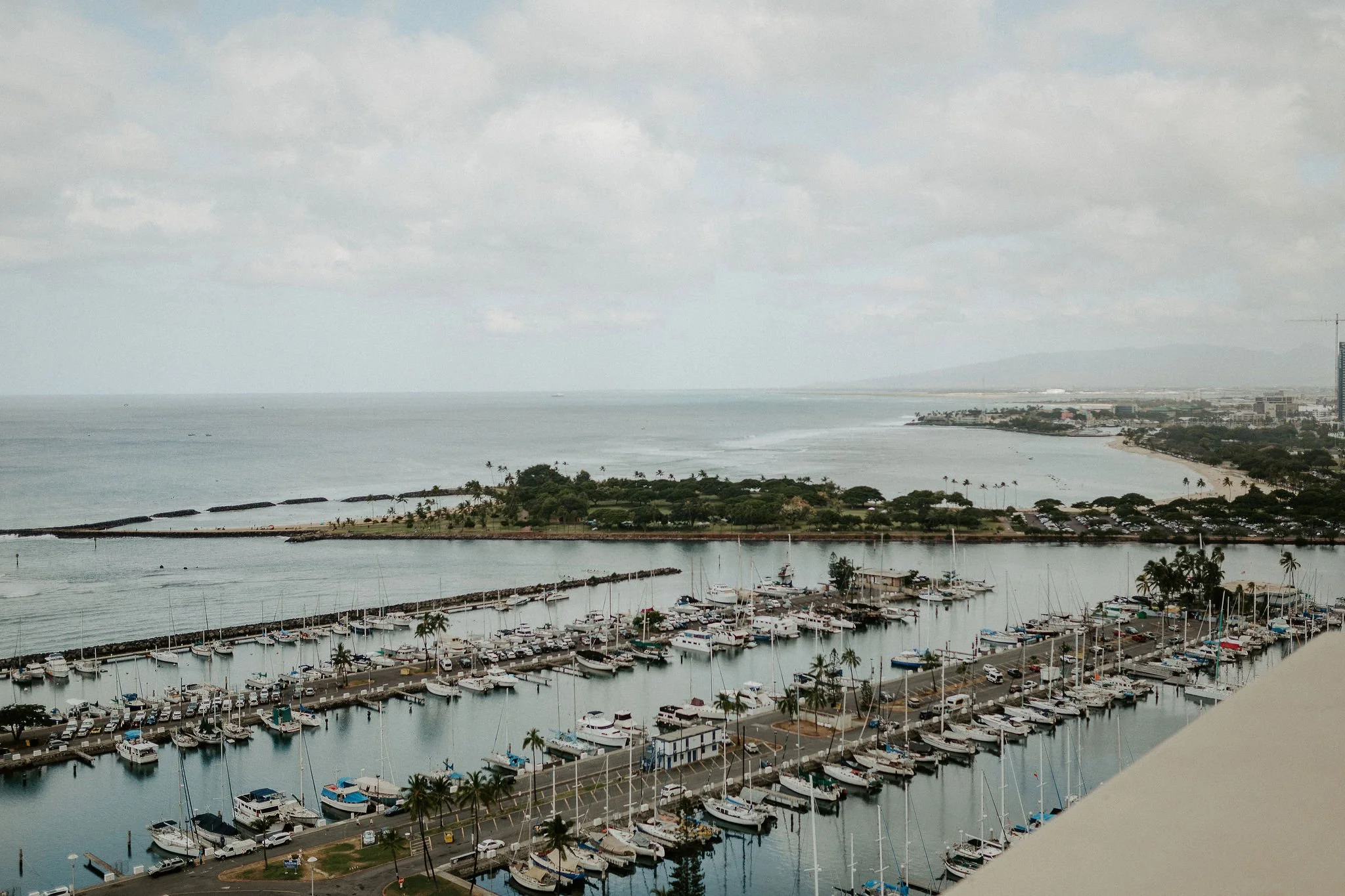 intimate-hawaii-wedding-waikiki-catamaran-sarah-doucet-photography-81.jpg