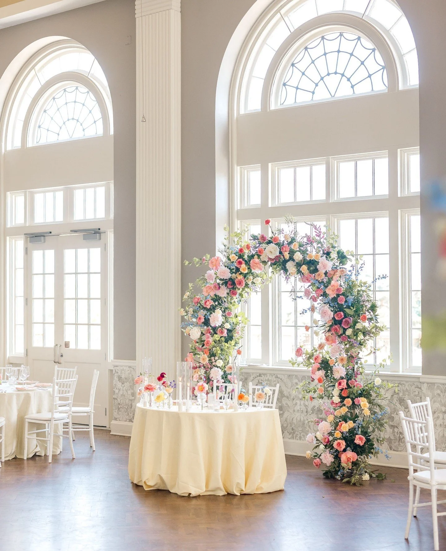 Natural light and a flower arch create the perfect frame for the couple seated at this sweetheart table!⁠
⁠
Planning | ⁠@stylearchitectsweddings⁠
Venue | ⁠@thebeachclubevents⁠
Photography | @alexandrarobynphoto⁠
Videography | @summithillstudios⁠
Cate