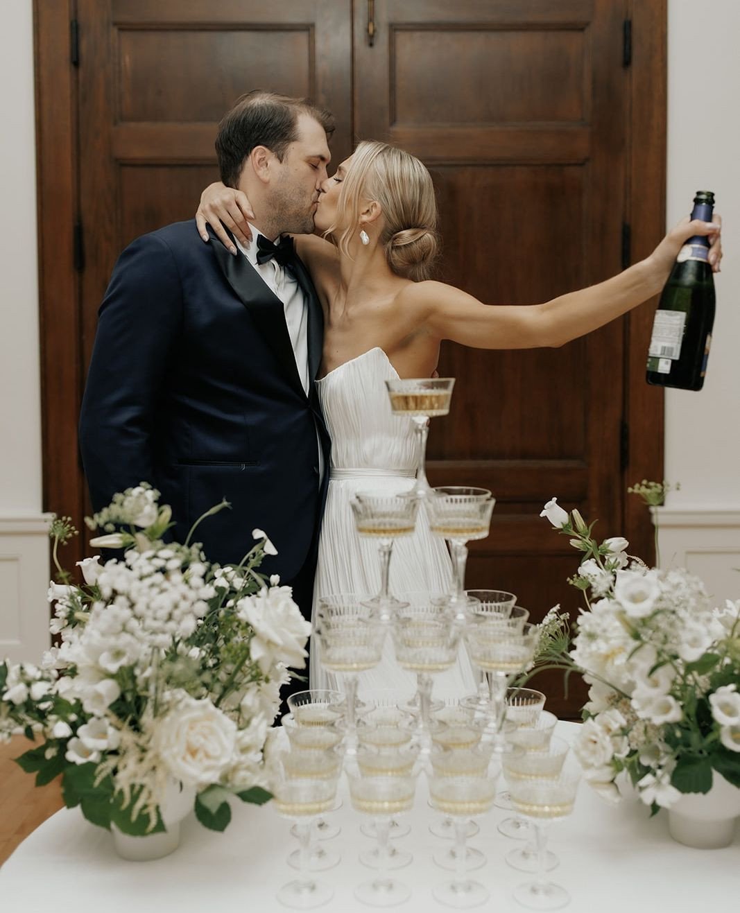 Happy wedding year to all the 2026 couples! Cheers to you! 🍾💍⁠
⁠
Planning | ⁠@stylearchitectsweddings⁠
Venue | @minneapolisclub⁠
Photography | @rachelmcelmuryphoto⁠
Floral |⁠ @pansy_floral⁠
Decor |⁠ @apreseventandtent⁠ ⁠
DJ | ⁠@djgoodknight⁠
Hair |