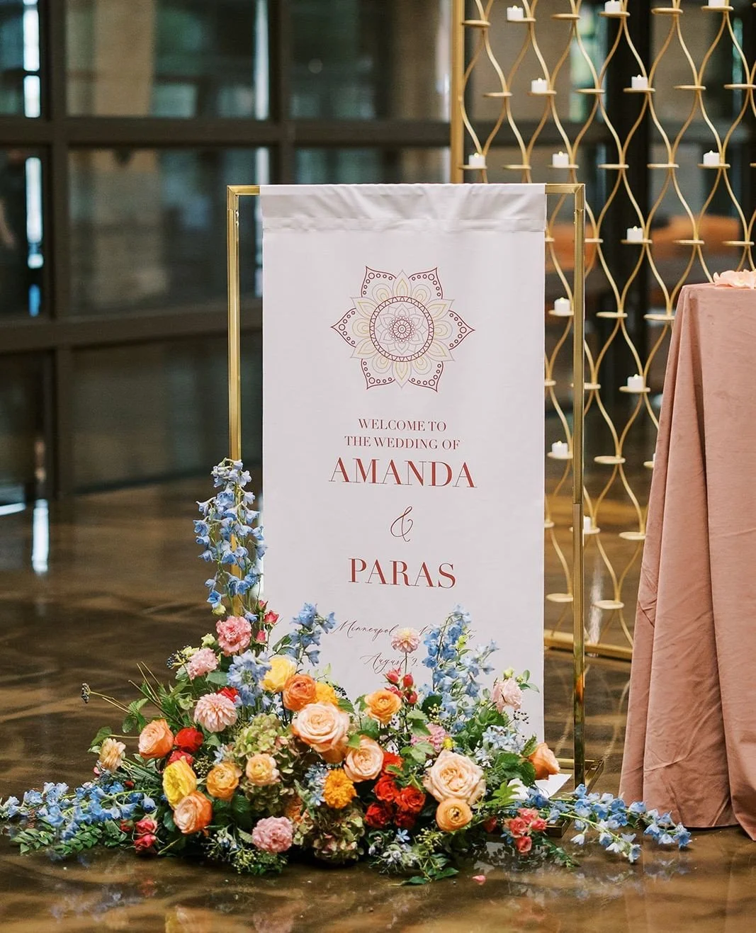 A welcome sign does more than greet guests, it sets the tone for the celebration ahead and provides another opportunity for gorgeous florals!⁠
⁠
Planning | ⁠@stylearchitectsweddings⁠
Venue | @renaissancempls⁠
Photography | @maritwilliamsphoto⁠
Videog