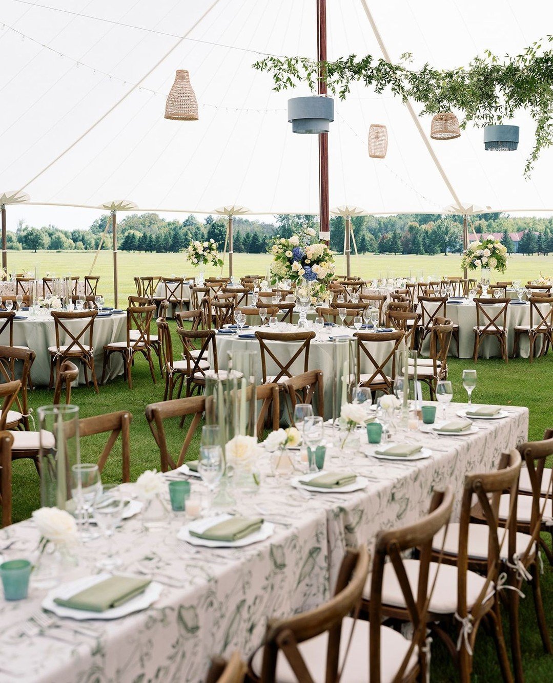 Pairing the perfect weather with a beautiful setting makes for the perfect tent wedding! ⁠
⁠
Planning | ⁠@stylearchitectsweddings⁠
Venue | ⁠Twin Cities Polo Club⁠
Photography | @amandanippoldtphoto⁠
Catering | @forkandflairmn⁠
Bar | @steadypour⁠
Flor