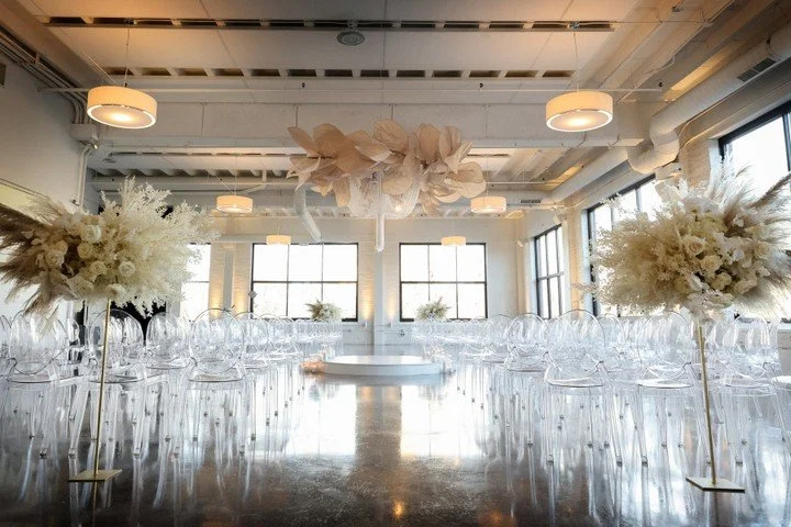 Sculptural installation overhead + ceremony in the round = a big, intimate hug as you say "I do"⁠
⁠
Planning | @stylearchitectsweddings⁠
Venue | @urbandaisyevents⁠
Photography | @andrewvickphotography⁠
Content Creation | @candidandkate⁠
Cat
