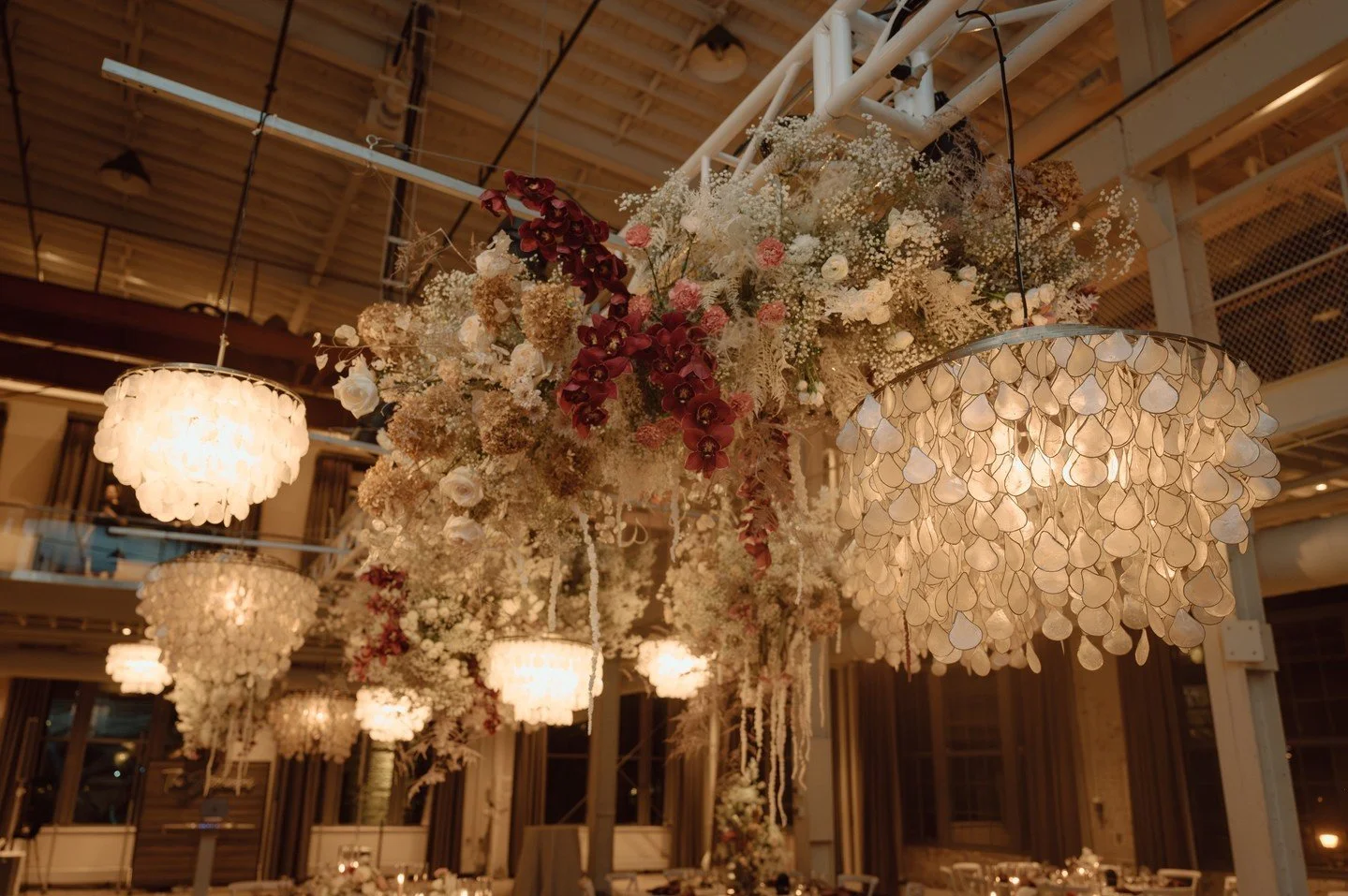 Have we said it enough? We LOVE texture! ⁠
⁠
Planning | @stylearchitectsweddings ⁠
Venue | @machineshopmpls ⁠
Photography | @sydneyleighheitkamp ⁠
Videography | @olsen.media ⁠
Catering | @foodgallerycateringmn ⁠
Desserts | @_heytherecupcake ⁠
Floral 