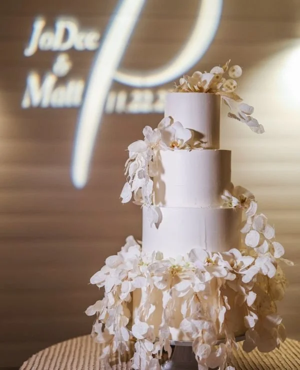 Florals that don&rsquo;t just sit on the cake, they spill over it.⁠
⁠
Planning | @stylearchitectsweddings⁠
Venue | @urbandaisyevents⁠
Photography | @andrewvickphotography⁠
Content Creation | @candidandkate⁠
Catering | @damicohospitality⁠
Bar | @4liqu