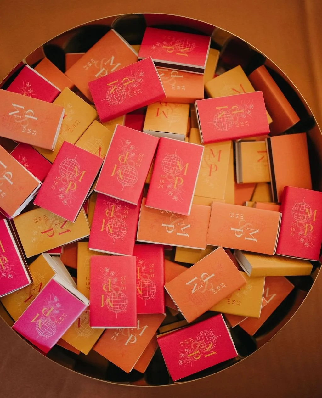 Custom matchbook favors⁠ are all the rage!⁠
⁠
Planning | ⁠@stylearchitectsweddings⁠
Venue | @machineshopmpls⁠
Catering | @indiapalacemn⁠
Staffing | @hostatoast⁠
Photography | @russellheeterweddings⁠
Videography | @olsen.media⁠
Floral |⁠ @ergofloral⁠
