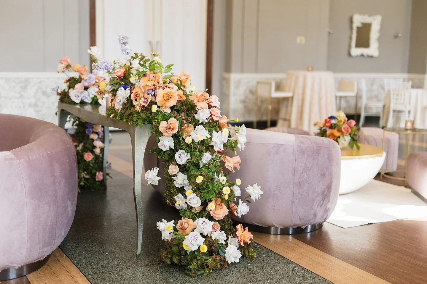 This floral moment speaks for itself, and says, "LOOK AT ME!" ⁠
⁠
Planning | @stylearchitectsweddings⁠
Venue | @thebeachclubevents⁠
Photography | @cadenceandeli⁠
Videography | @summithillstudios⁠
Catering | @damicocatering⁠
Cake | @_heyther