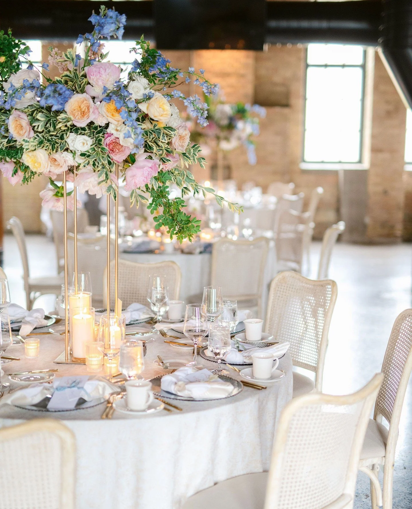 A table blooming with elegance!⁠
⁠
Planning | @stylearchitectsweddings⁠
Reception Venue | @theessencemn⁠
Ceremony Venue | @lourdesmpls⁠
Photography | @kellieraestudio⁠
Floral | @kindred.blooms⁠
DJ | @nomusicnoparty⁠
Jazz Trio | @theapollotrio⁠
Cateri
