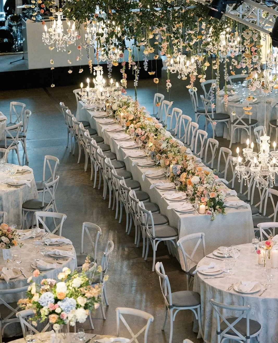 Classic chandeliers always add an elegant touch. ⁠
⁠
Planning | ⁠@stylearchitectsweddings⁠
Venue | ⁠@machineshopmpls⁠
Photography | ⁠⁠@amandanippoldtphoto⁠
Content Creation | @candidandkate⁠
Catering | ⁠⁠@chowgirlscatering⁠
Dessert | @_heytherecupcak