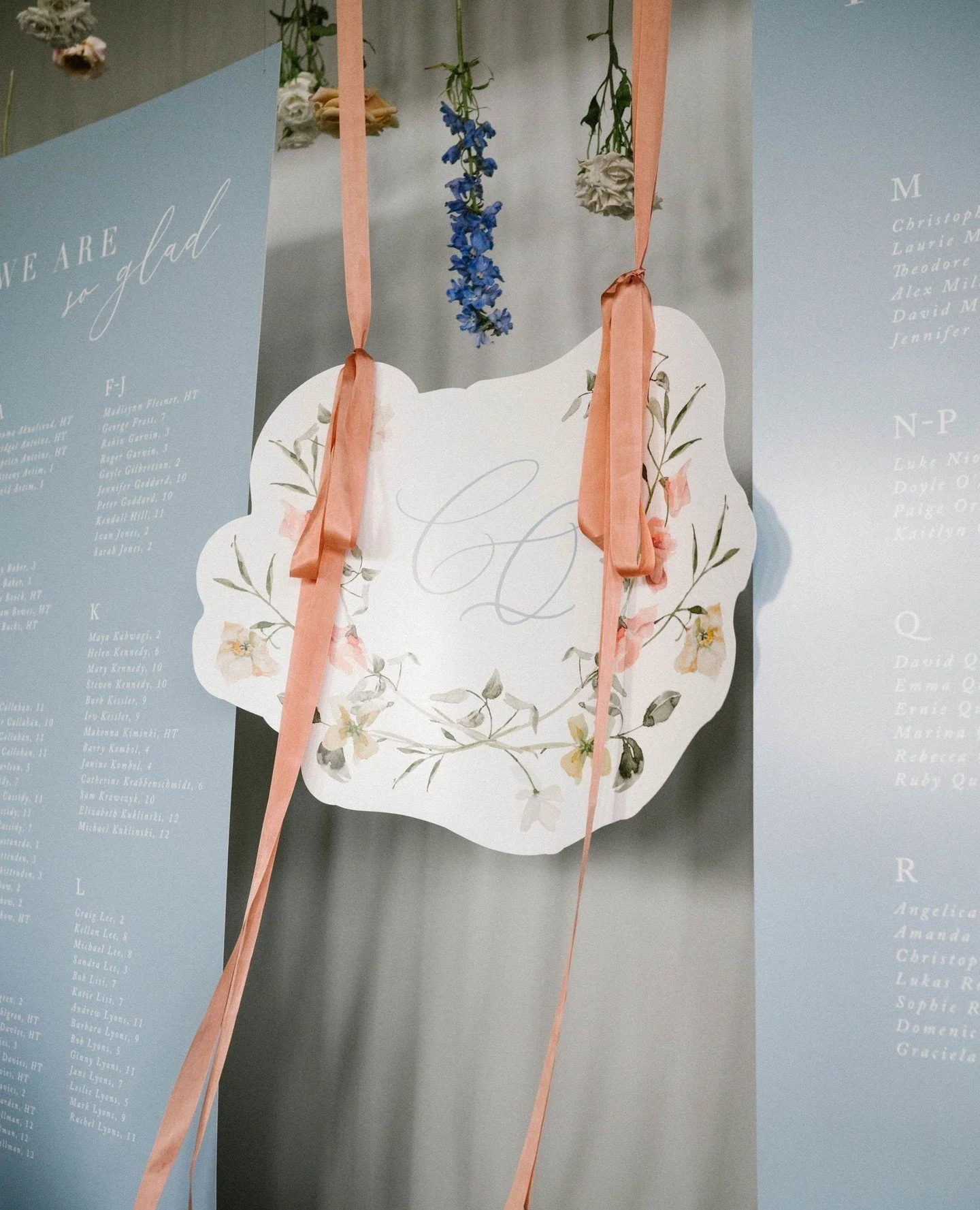 We love this soft, floral monogram for this garden-party wedding, taken from their invitations. This sweet detail tied together their seating display beautifully! ⁠
⁠
Planning | @stylearchitectsweddings⁠
Reception Venue | @theessencemn⁠
Ceremony Venu