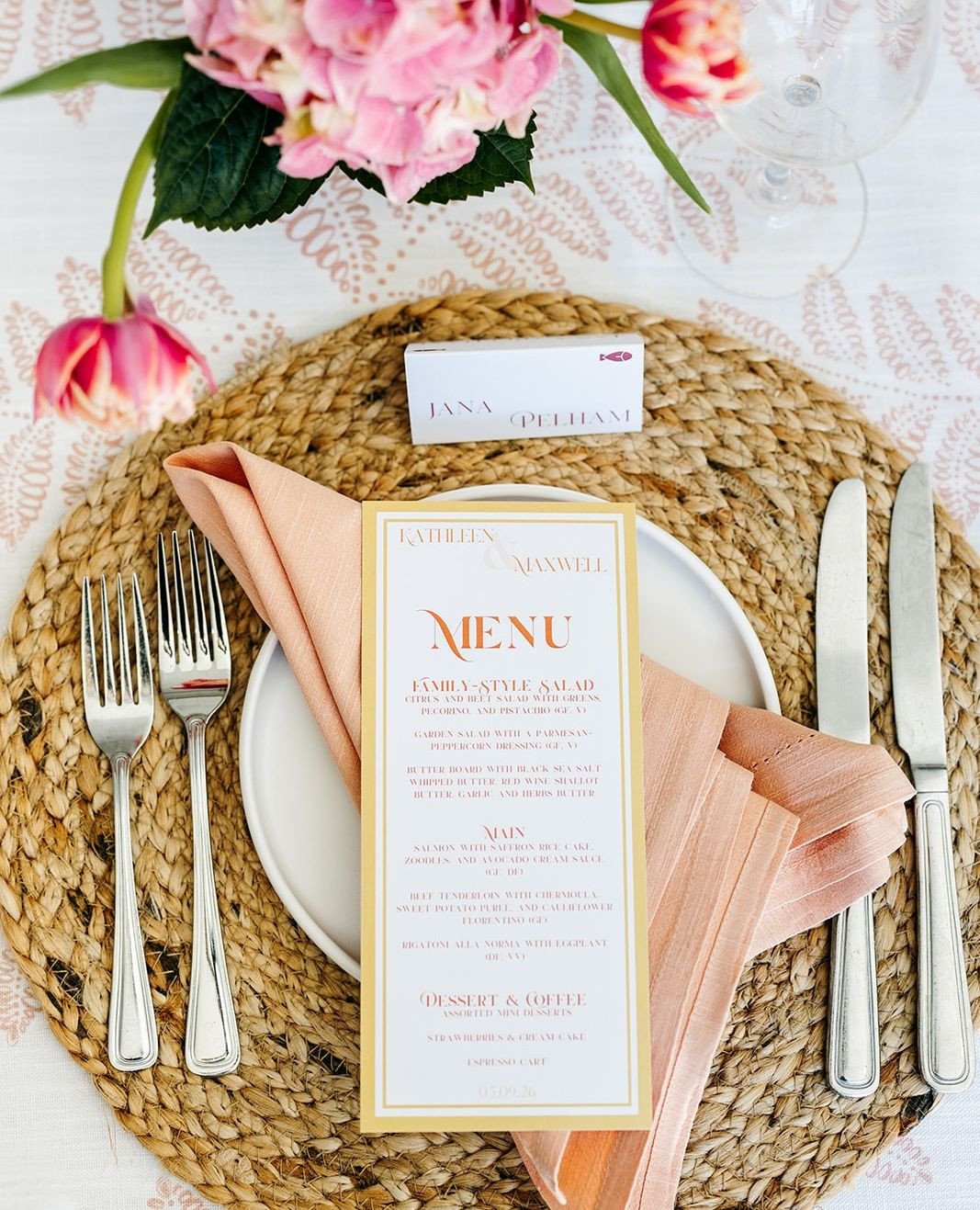 Have we mentioned before that we LOVE mixing color, texture, and patterns? 😉⁠
⁠
Planning | ⁠@stylearchitectsweddings⁠
Venue | ⁠@thehuttonhouse⁠
Photography | ⁠⁠@katherine.bowes⁠
Videography | @summithillstudios⁠
Content Creation | @candidandkate⁠
Ca
