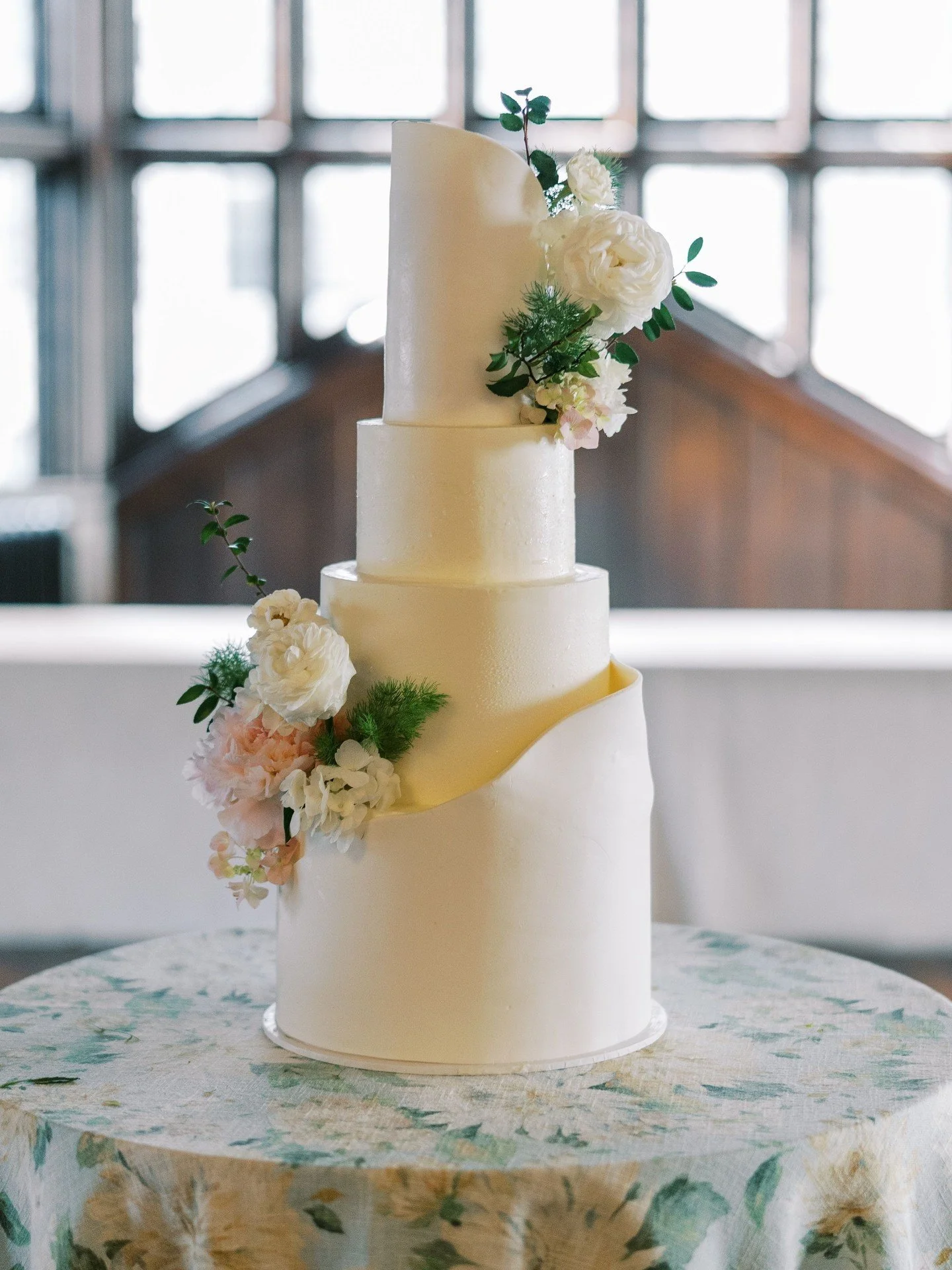 A simple but elegant way to elevate a cake? Vary the height of the tiers.⁠
⁠
Planning | @stylearchitectsweddings⁠
Reception Venue | @minneapolisclub⁠
Ceremony Venue | @lourdesmpls⁠
Photography | @maritwilliamsphoto⁠
Floral | @ergofloral⁠
Band | @silv