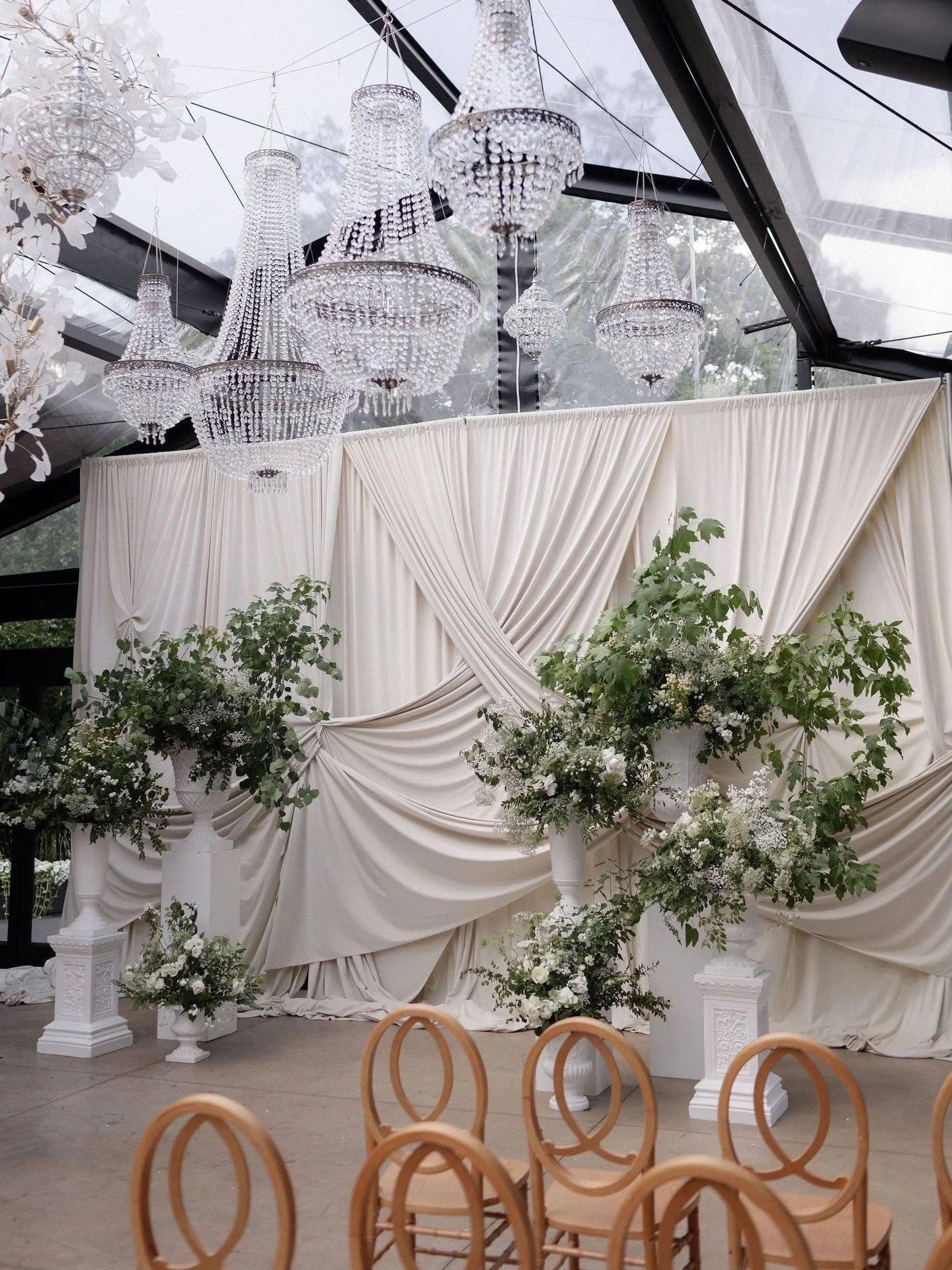 Dramatic draping continues to be a stunner! ⁠
⁠
Coaching &amp; Design | ⁠@stylearchitectsweddings⁠
Venue | @bavaria_downs⁠
Photography | @blakecloverphoto⁠
Videography | @forestboundfilms⁠
Catering | @damicohospitality⁠
Cake | @_heytherecupcake⁠
Flor