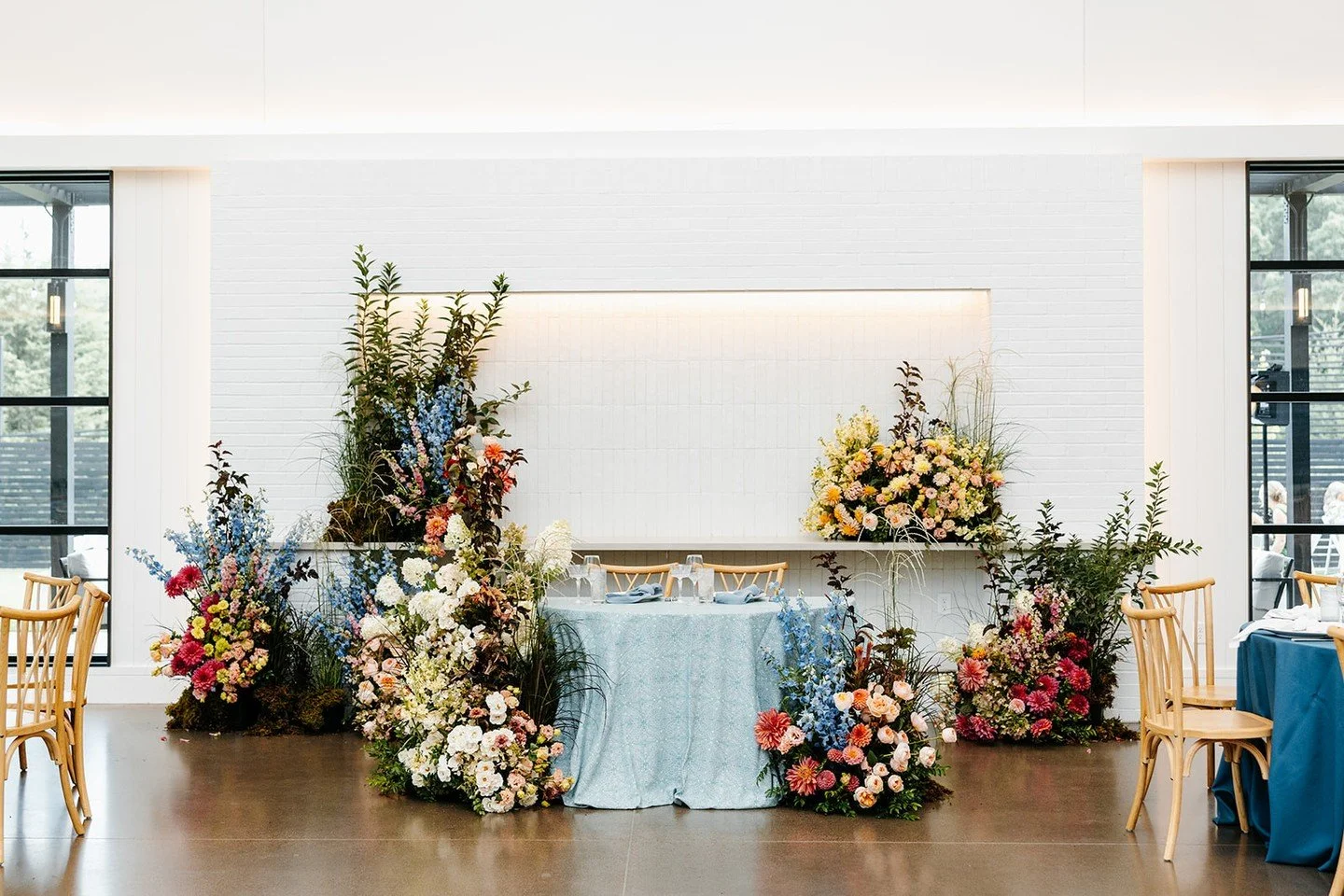 Florals growing up and around the sweetheart table created its own garden moment. Layers of color, height, and texture made this focal point impossible to miss. ⁠
⁠
Planning | @stylearchitectsweddings⁠
Venue | @whiteandsable⁠
Catering | @forkandflair