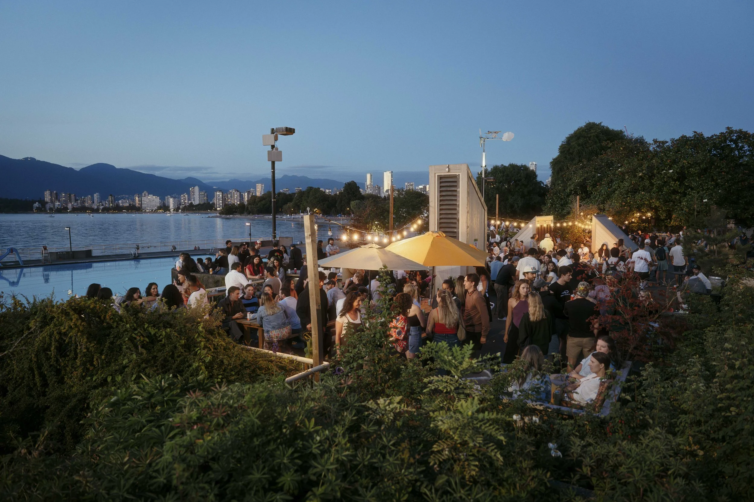 batch_bar_patio_kitsilano_beach_ian_harland4.jpg