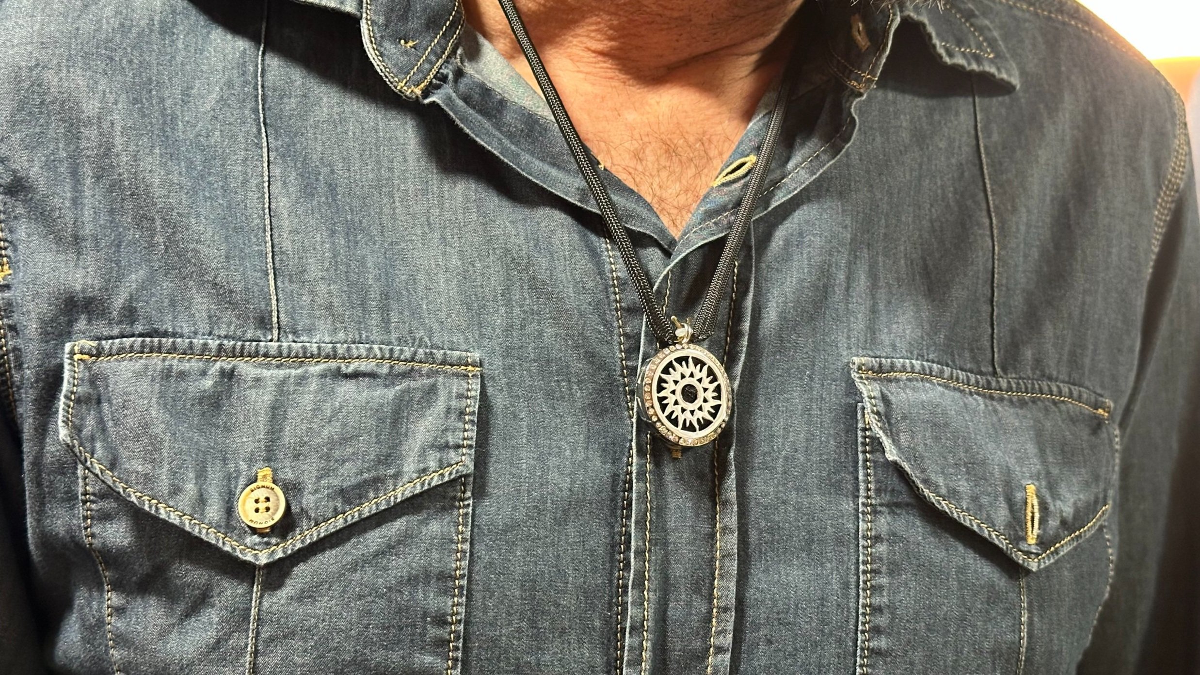 Neck-Drops-infinit-stainless-steel-loop-gray-microphone-hidden-301.jpg