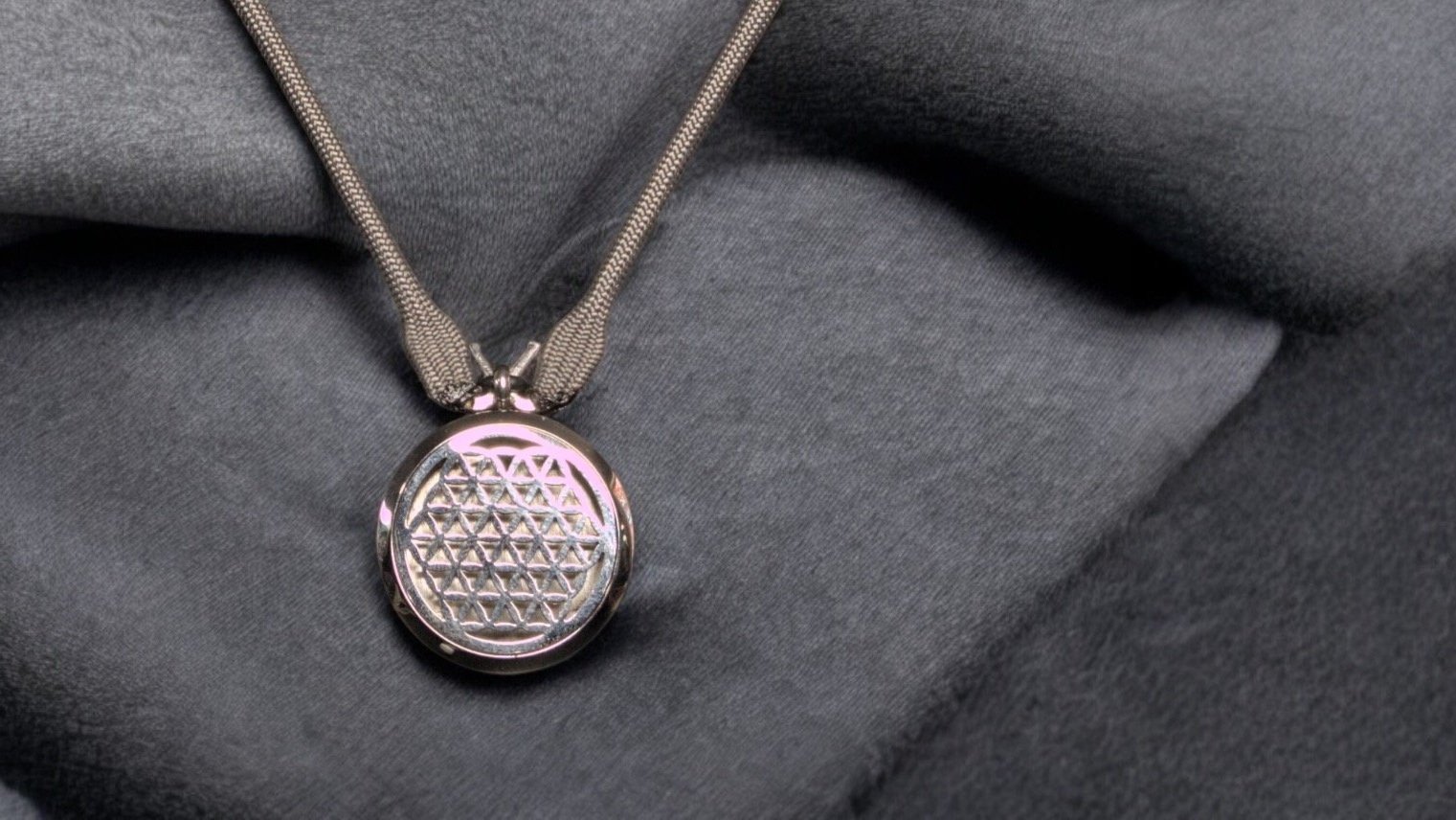 Neck-Drops-infinity-weave-stainless-steel-loop-silver-microphone-hidden-203.jpg
