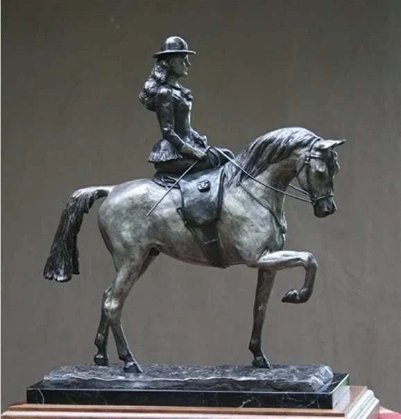 Queen Wilhelmina, bronze