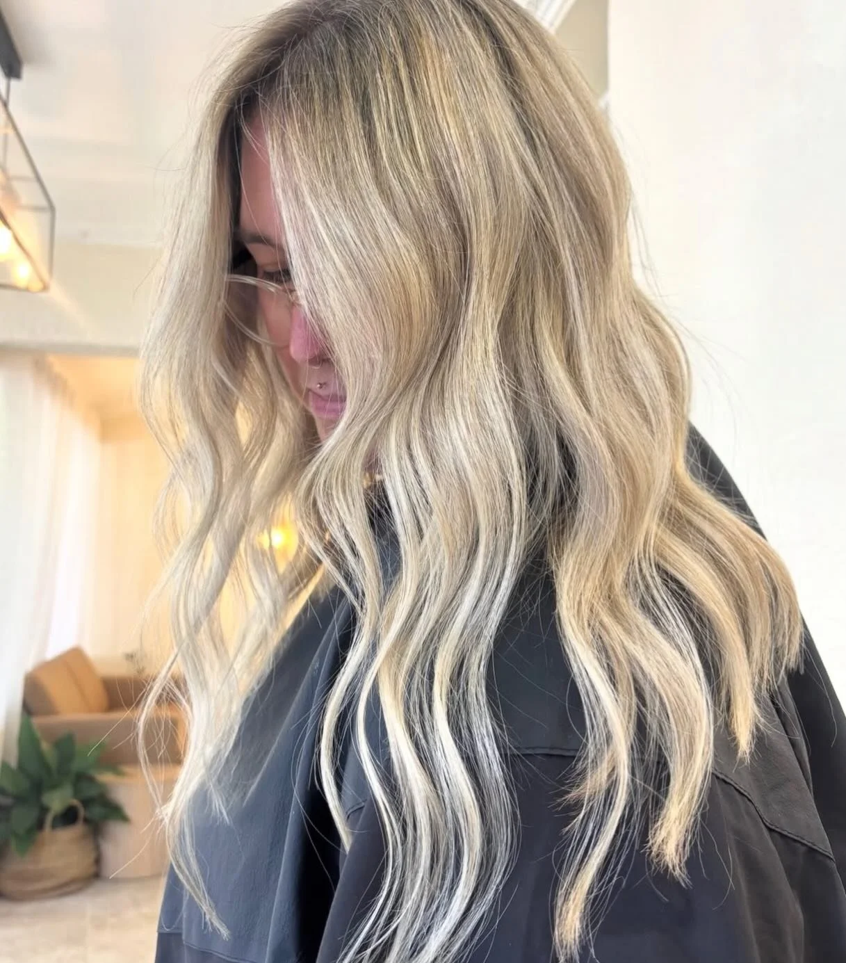 Ebony&rsquo;s building her clientele and the girls are catching on real quick 👀
Blondes, good chats, healthy hair and a fresh blowout&hellip; say less ☁️🤍