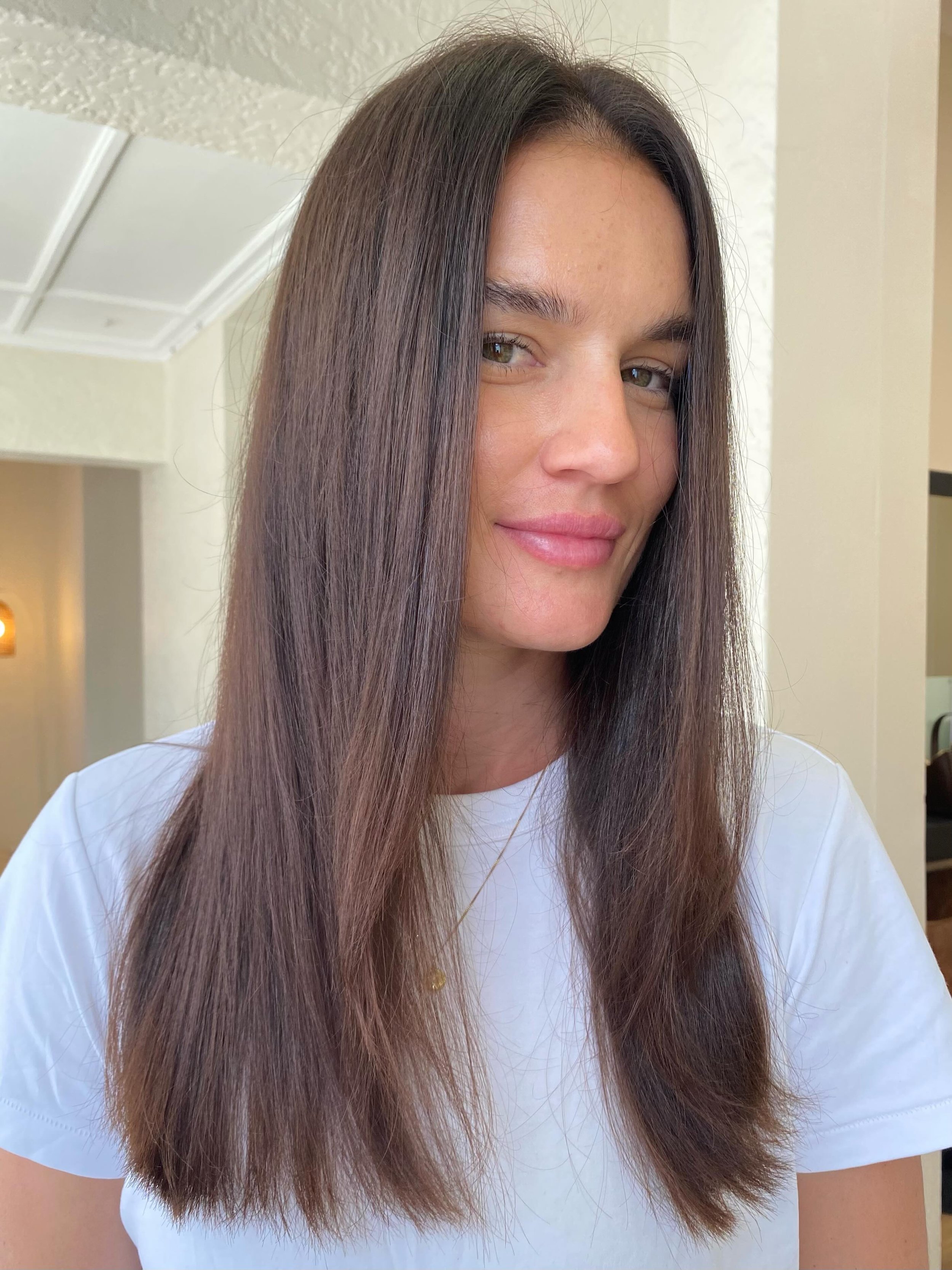 So many beautiful colours coming out of the salon lately and this glossy brunette is definitely one of them 🤎✨

One thing about us&hellip; we love a rich, reflective brunette ✨
Using premium L&rsquo;Or&eacute;al colour means shine, dimension and tha